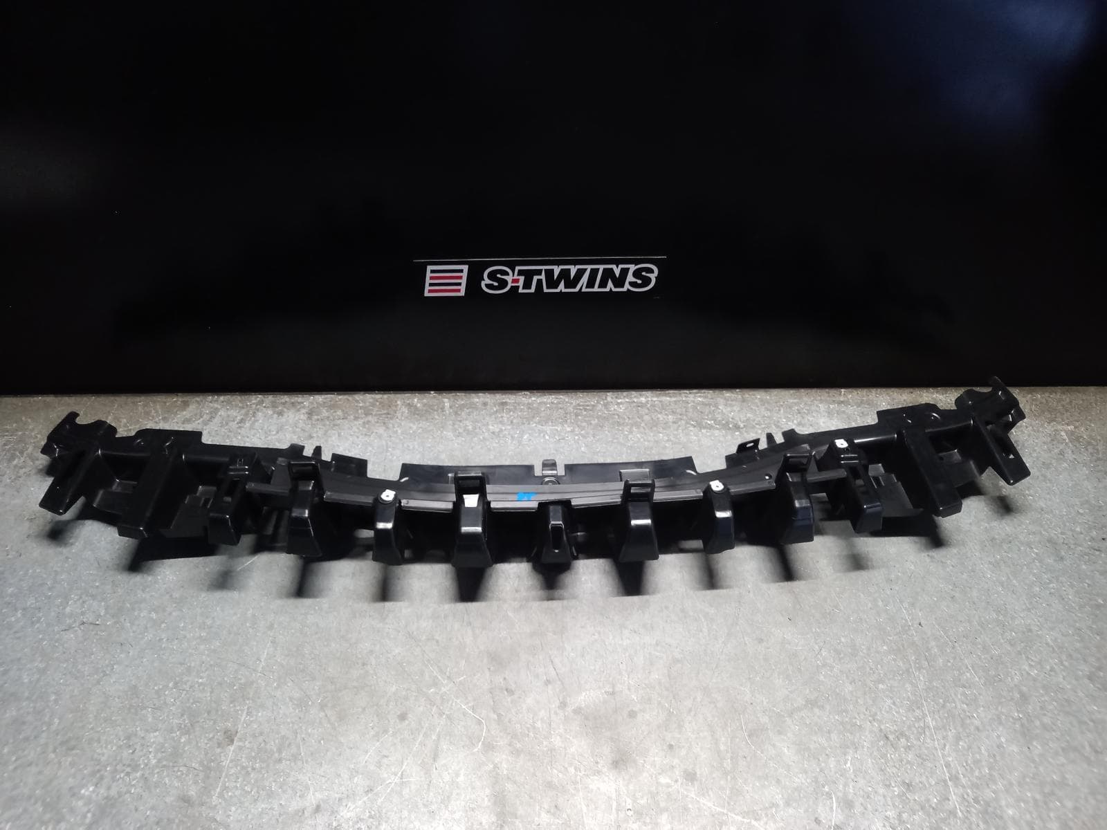 Used auto part listing image: 2018 LAND ROVER RANGEROVER SPORT F BAR REINFORC BRACK ENERGY ABSORBER, L494, 11/17-04/22 0000260831