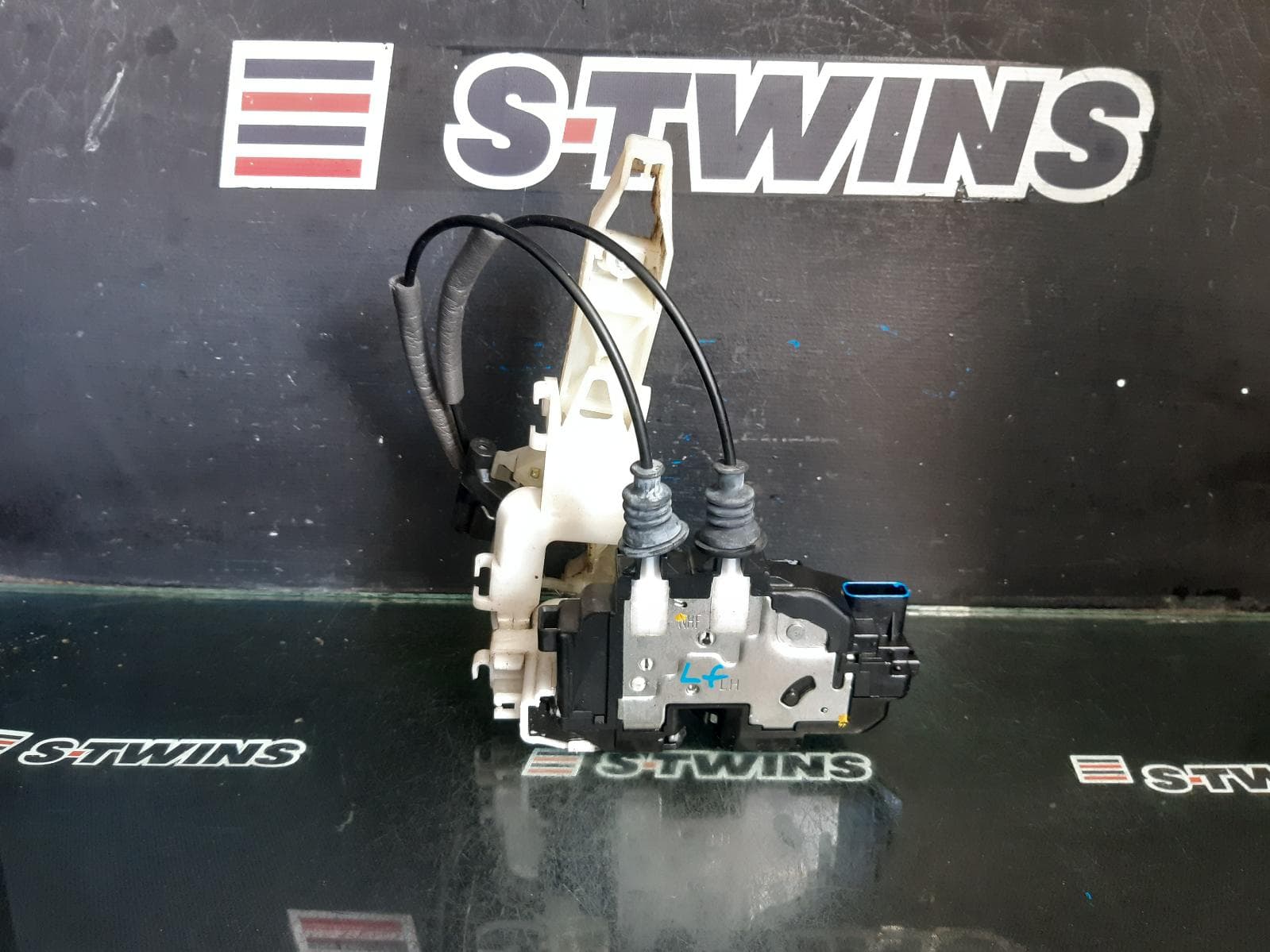 Used auto part listing image: 2011 HYUNDAI I30 DOOR BOOT GATE LOCK LEFT FRONT DOOR LOCK, FD, HATCH, 09/07-04/12 0000373052