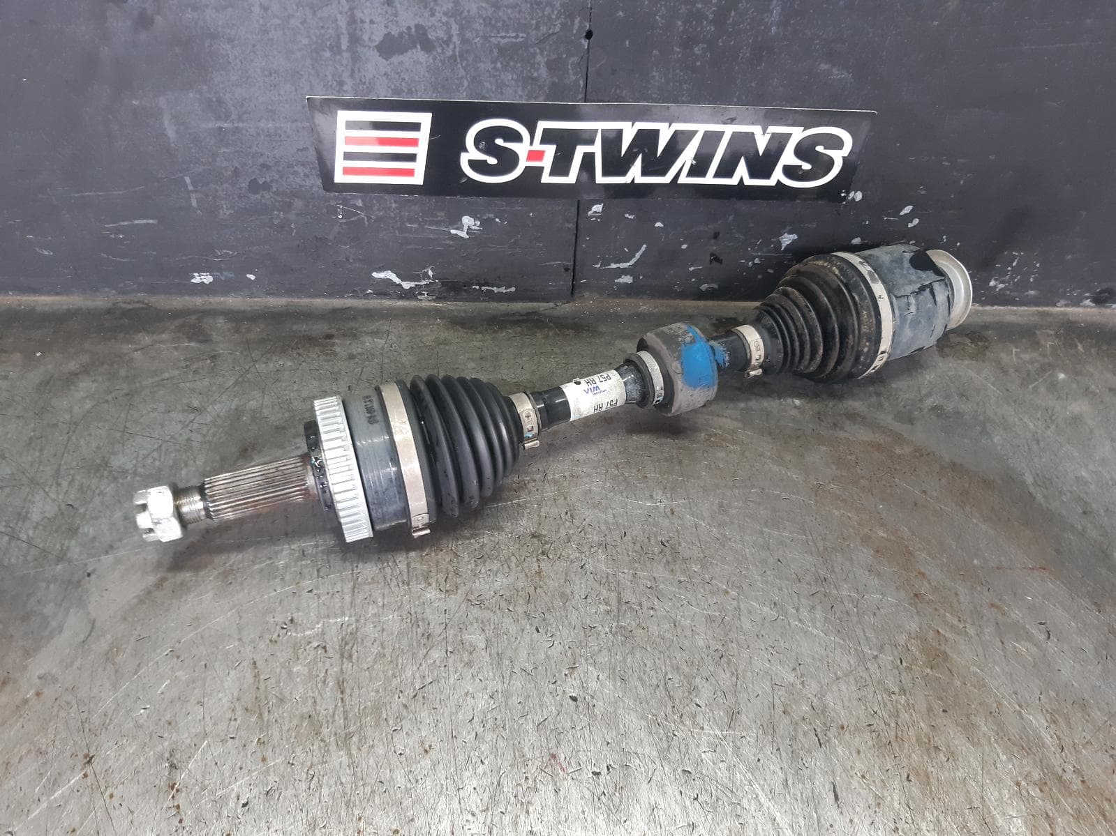 Used auto part listing image: 2014 HYUNDAI IX35 RIGHT DRIVESHAFT FRONT, 2.0, PETROL, LM SERIES, 06/13-01/16 0000372545