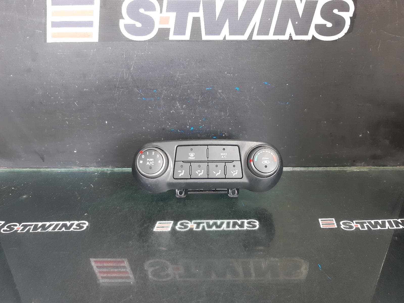 Used auto part listing image: 2014 HYUNDAI IX35 HEATER AC CONTROLS LM SERIES, STANDARD TYPE (2 BUTTONS ON TOP), 11/09-01/15 0000372463