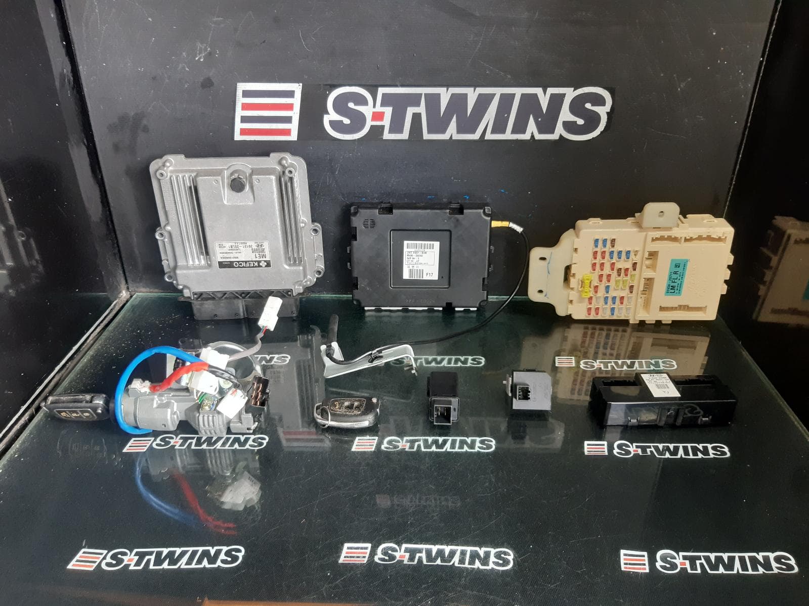 Used auto part listing image: 2014 HYUNDAI IX35 ENGINE ECU, 2.0, PETROL, SEC SET (ECU/IMM/READER/KEY), LM SERIES, 06/13-01/16 0000372461