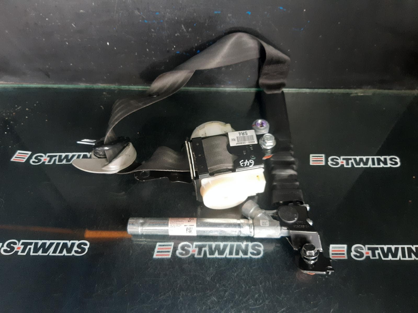 Used auto part listing image: 2014 HYUNDAI IX35 SEAT BELT STALK RH FRONT, SEAT BELT ONLY, LM SERIES, 11/09-01/16 0000372414