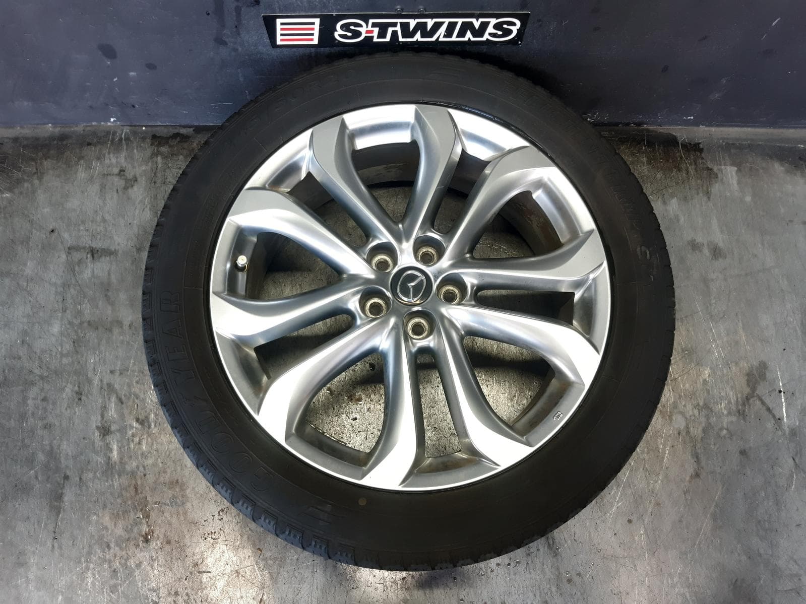 Used auto part listing image: 2013 MAZDA CX9 WHEEL MAG FACTORY, 20X7.5IN, TB, 10/12-12/15 0000372971