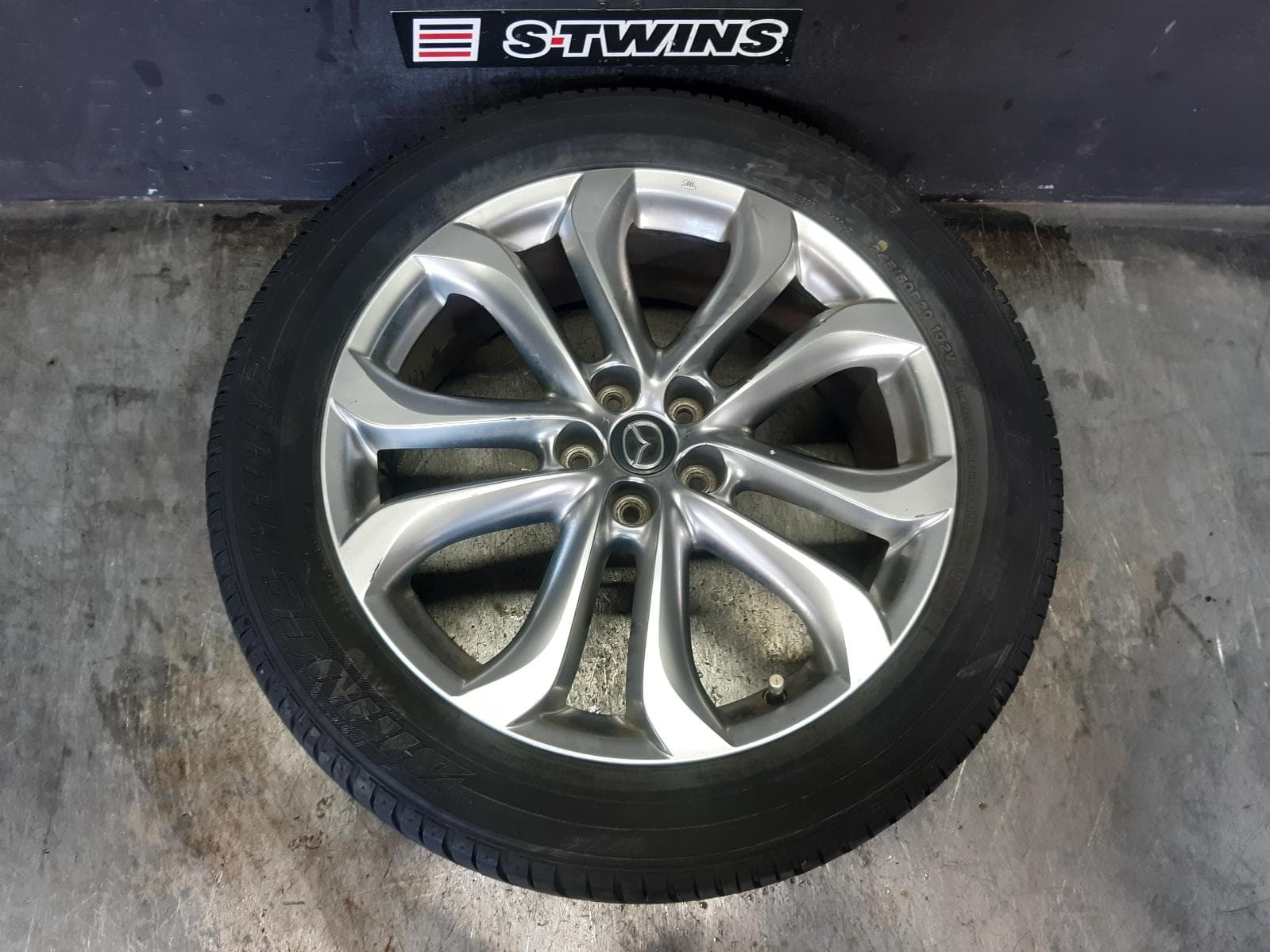 Used auto part listing image: 2013 MAZDA CX9 WHEEL MAG FACTORY, 20X7.5IN, TB, 10/12-12/15 0000372972