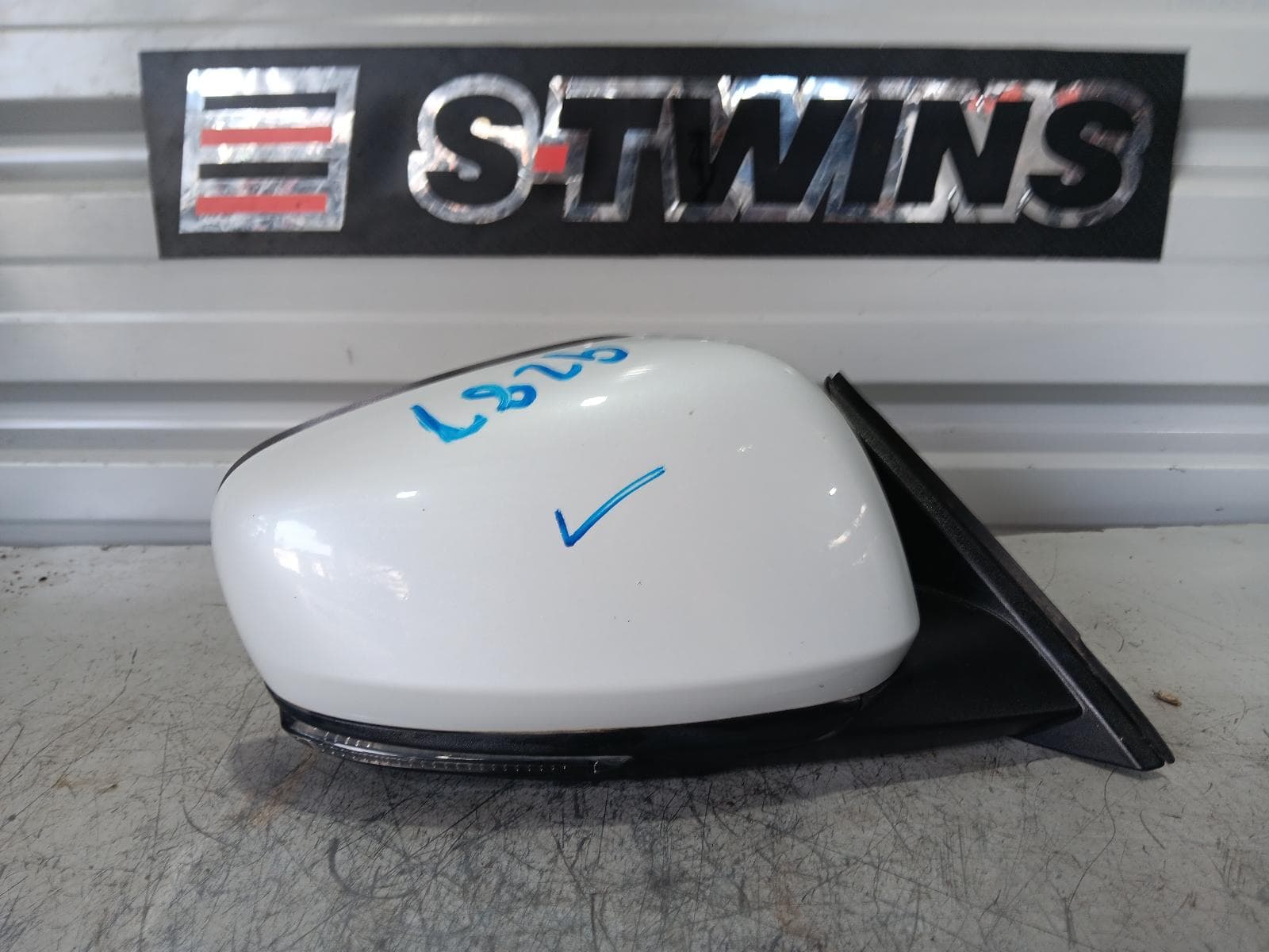 Used auto part listing image: 2012 RENAULT KALEOS RIGHT DOOR MIRROR H45, COLOUR CODED, HEATED, POWER FOLDING TYPE, 11/11-08/13 0000361561