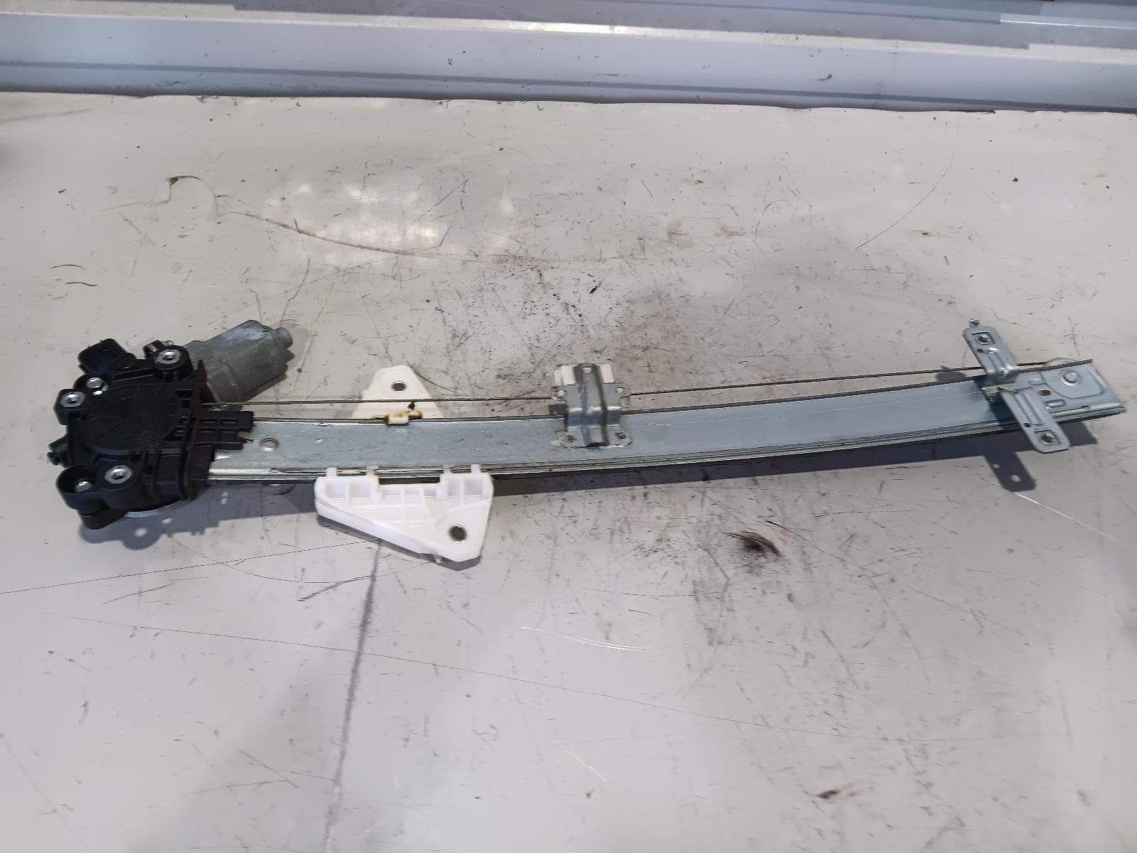 Used auto part listing image: 2013 SUBARU XV LEFT FRONT WINDOW REG MOTOR POWER, G4X, 08/11-04/17 0000347251