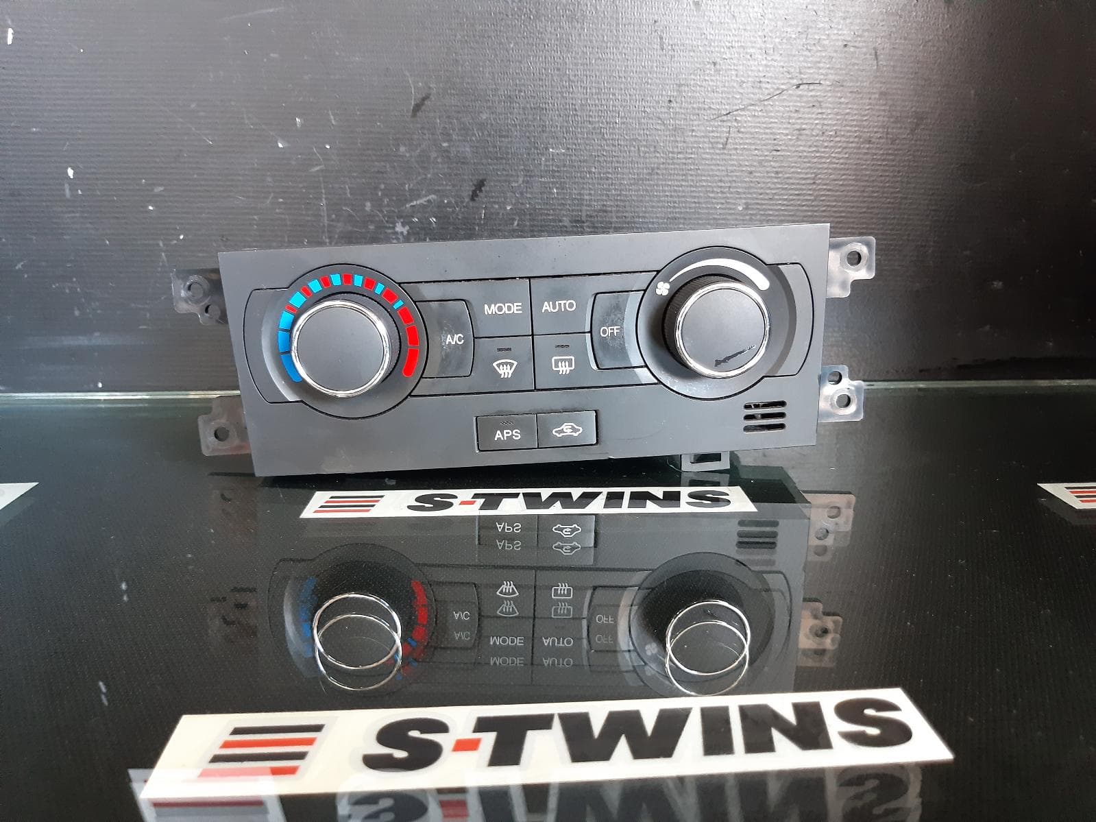 Used auto part listing image: 2010 HOLDEN CAPTIVA HEATER AC CONTROLS CLIMATE CONTROL TYPE, CX/LX/SX/CAPTIVA 7 (4TH VIN = C), CG, 09/06-02/11 0000143307