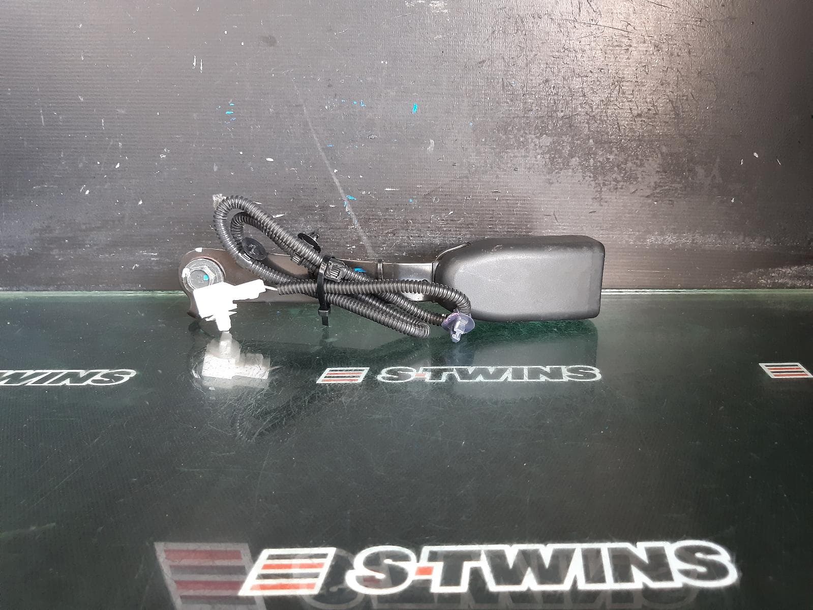 Used auto part listing image: 2016 HONDA CRV SEAT BELT STALK RH FRONT, SEAT BELT STALK ONLY, RM, 11/12-04/17 0000288583