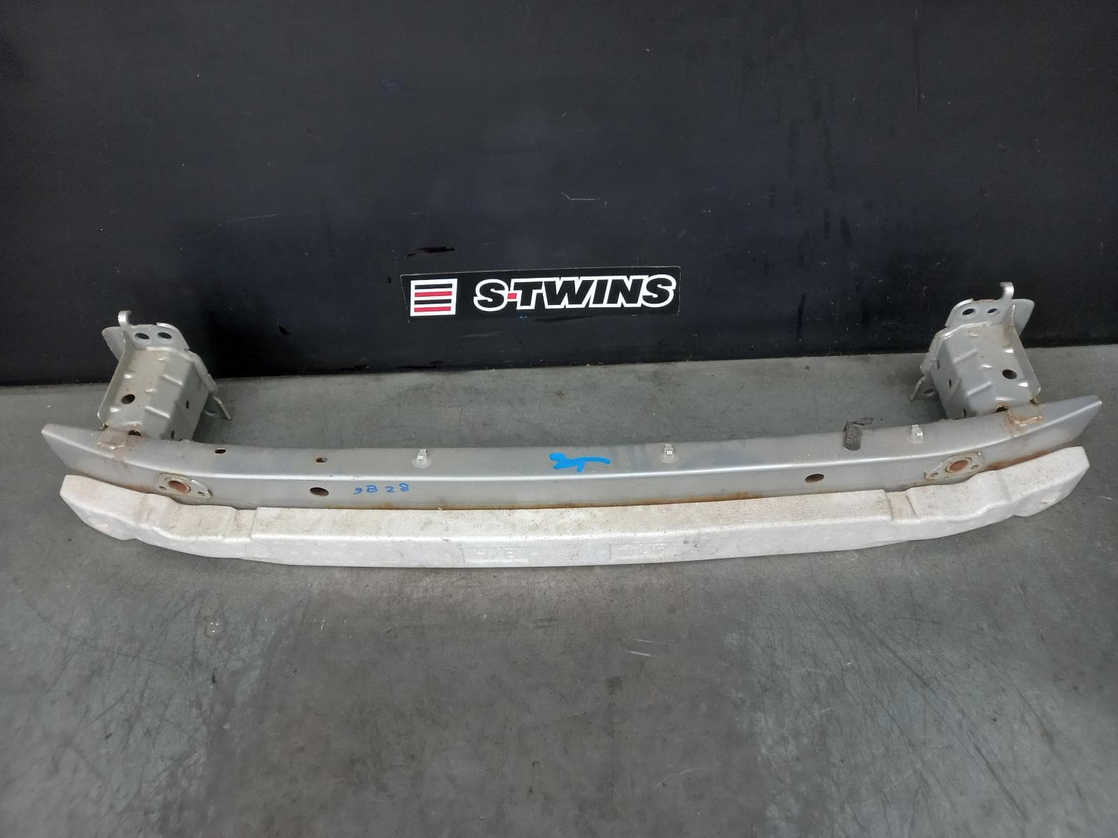 Used auto part listing image: 2011 TOYOTA COROLLA F BAR REINFORC BRACK MAIN REINFORCEMENT, ZRE152R, HATCH, 03/07-09/12 0000374615