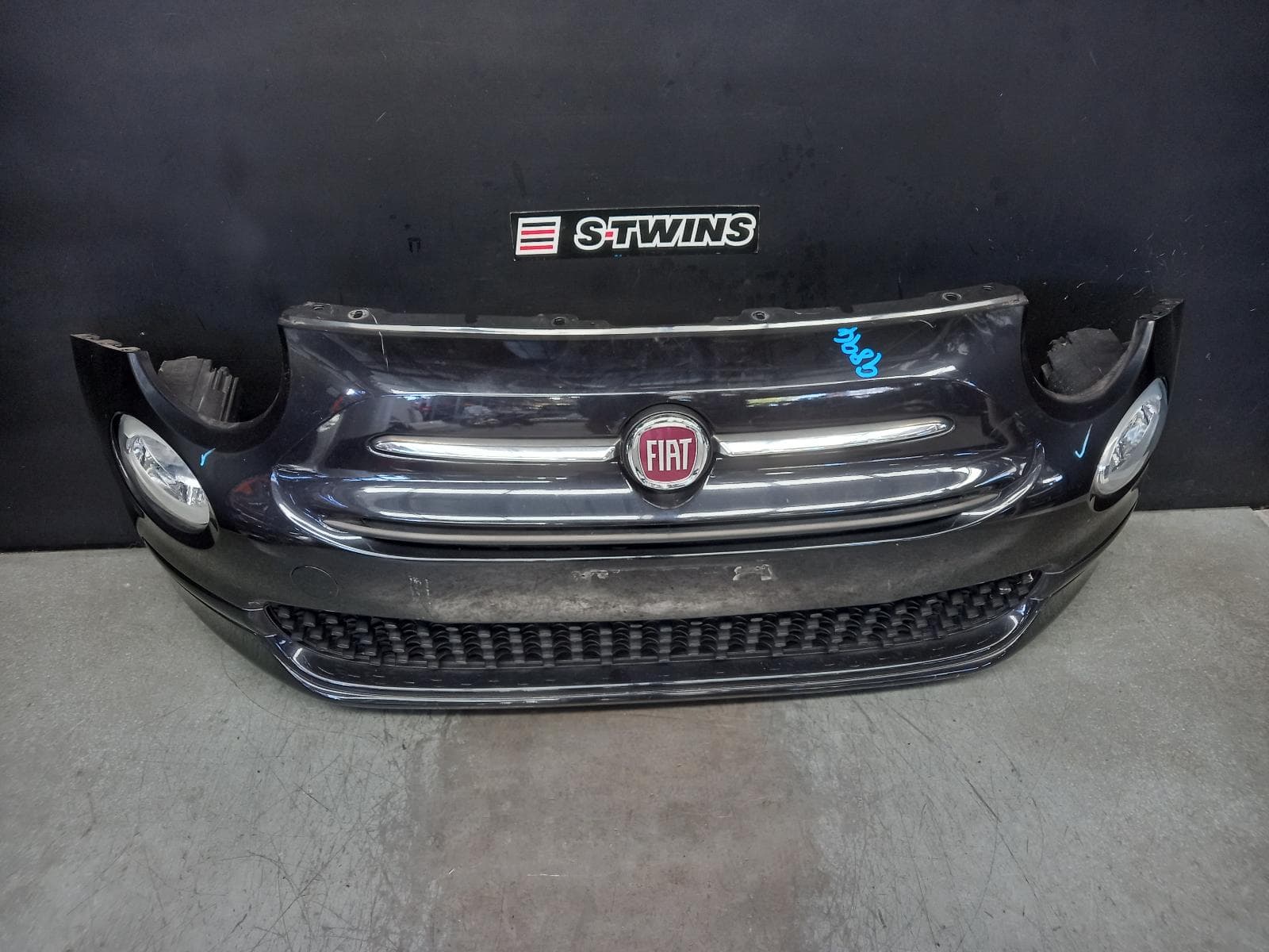 Used auto part listing image: 2017 FIAT 500 FRONT BUMPER BUMPER BAR, COLOUR CODED MOULDING TYPE, NON 500E, 10/15- 0000375488