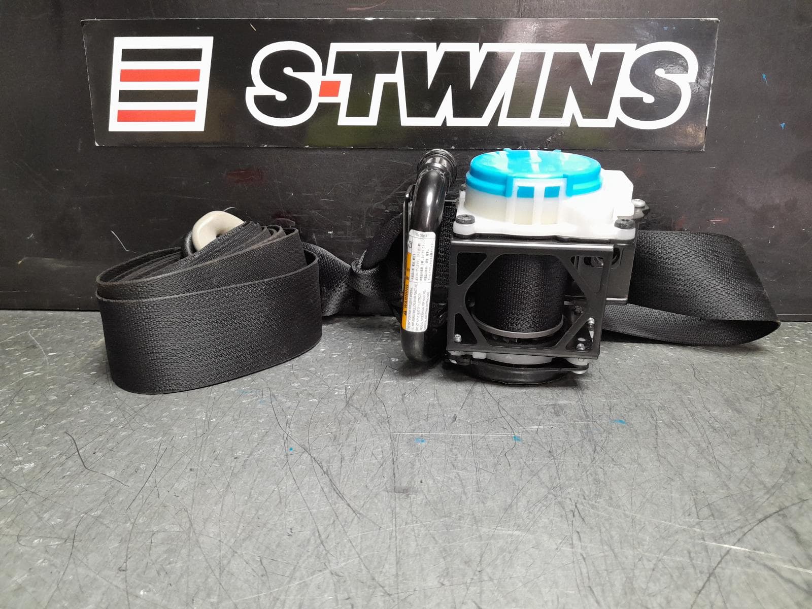 Used auto part listing image: 2018 SUZUKI SWIFT SEAT BELT STALK RH FRONT, SEAT BELT ONLY, AZ, 04/17-11/23 0000368489
