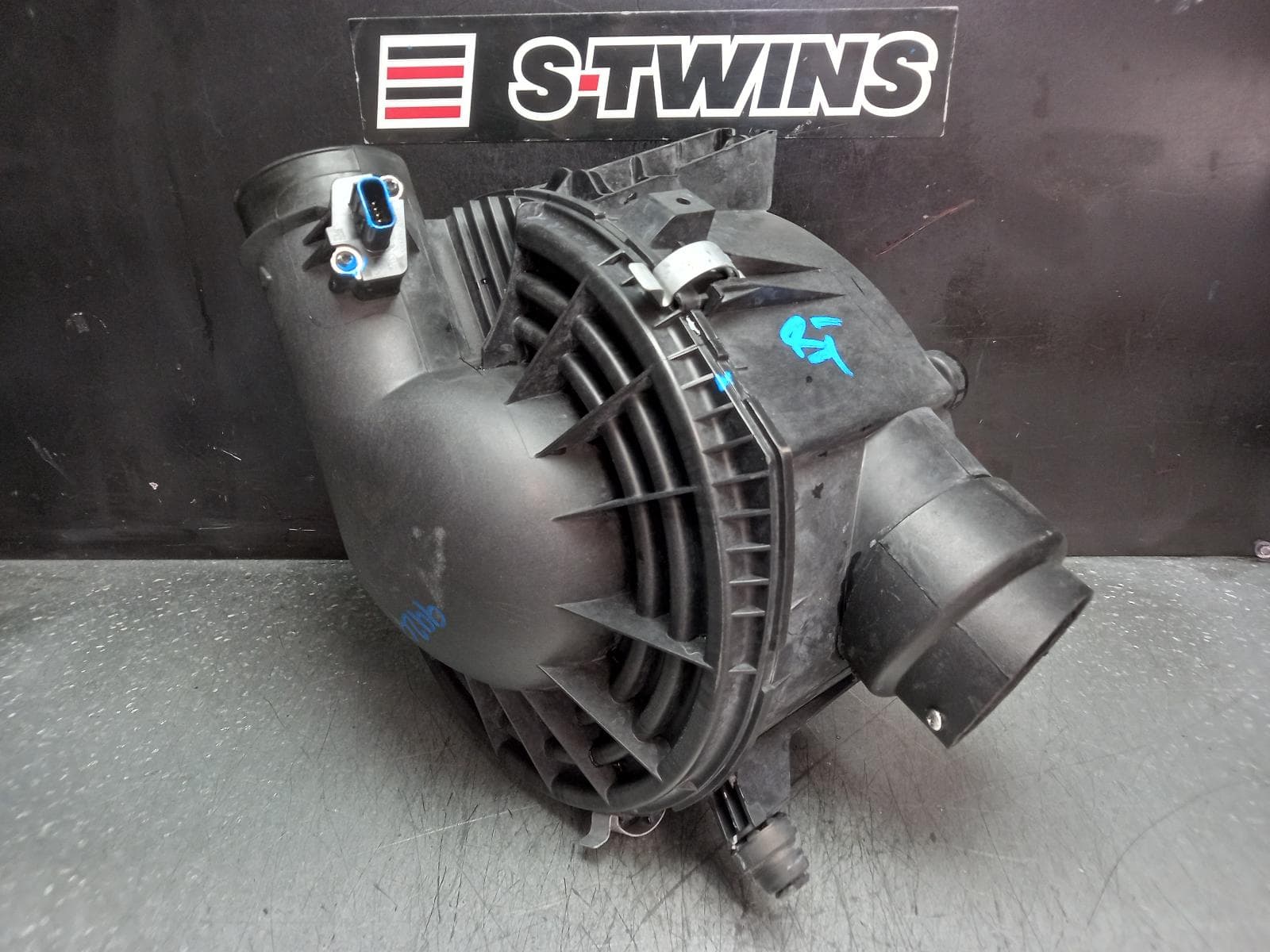 Used auto part listing image: 2014 FORD RANGER AIR CLEANER BOX PX SERIES 1-2, AIR CLEANER, DIESEL, 3.2, TURBO, P5AT, 06/11-08/18 0000373442