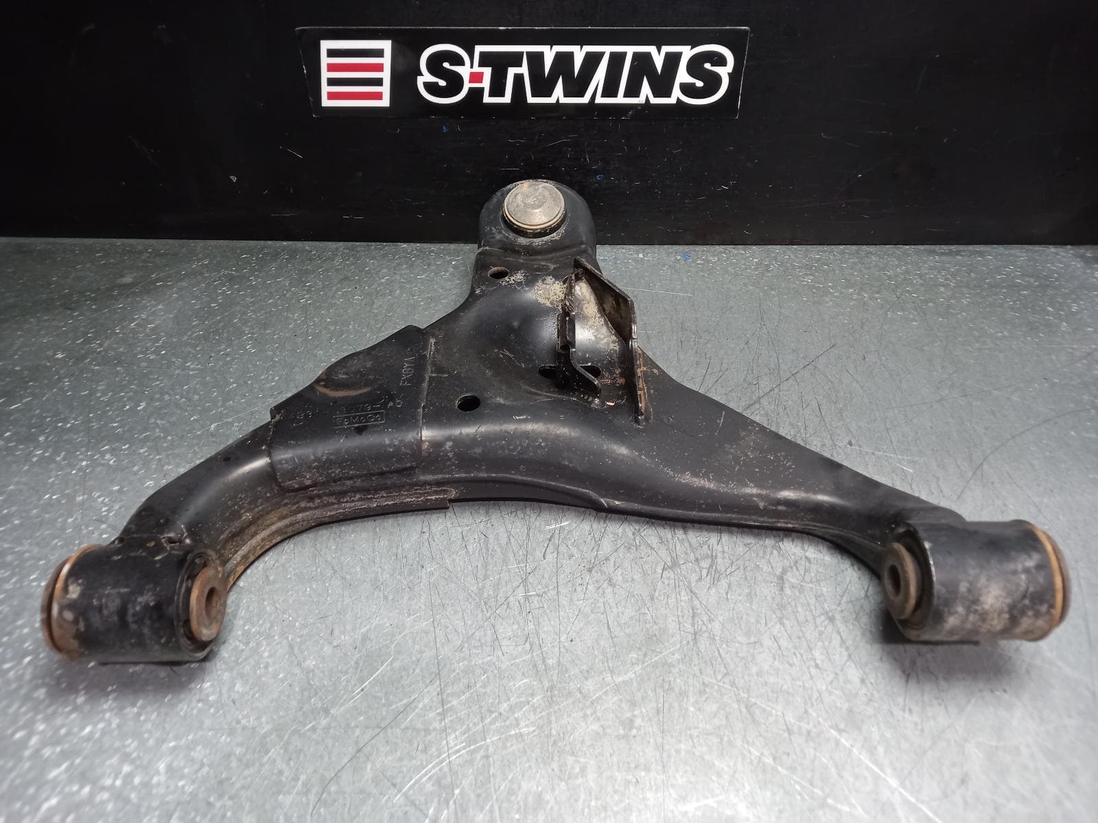 Used auto part listing image: 2014 FORD RANGER LEFT FRONT LOWER CONTROL ARM PX SERIES 1, 4WD, 06/11-06/15 0000371945