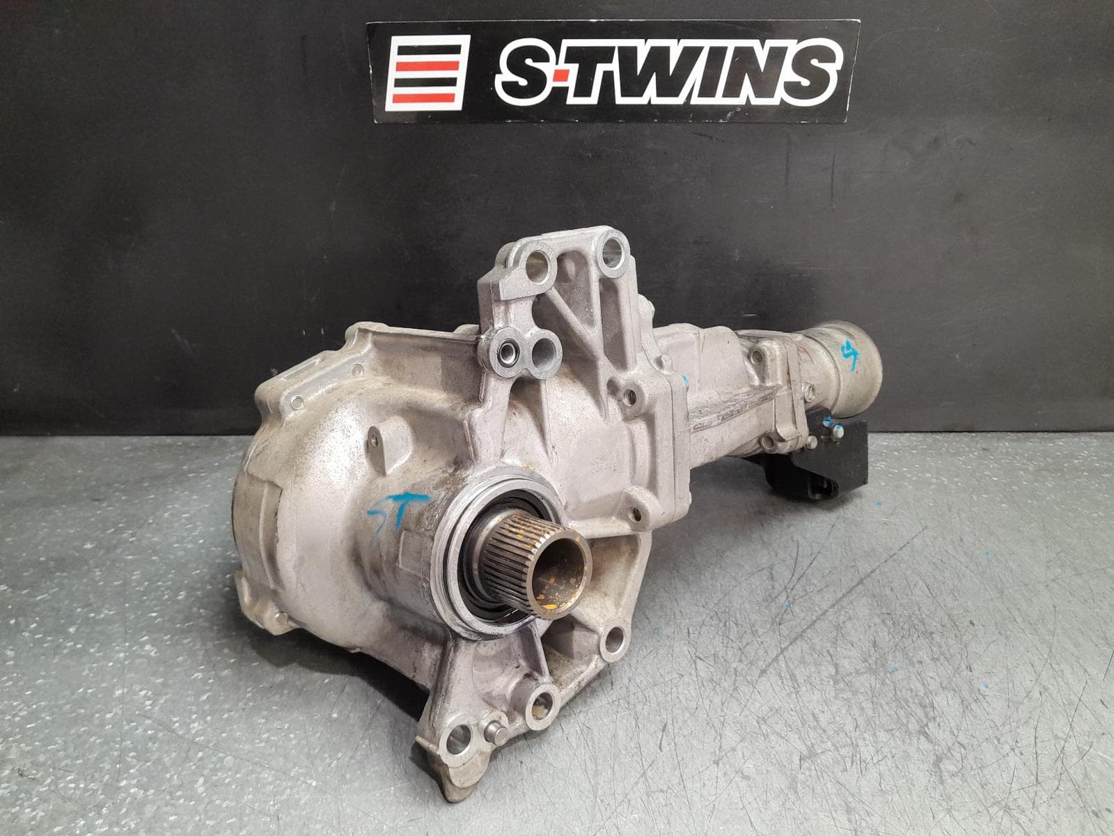 Used auto part listing image: 2017 MITSUBISHI OUTLANDER TRANSFER CASE PETROL, 2.0/2.4, ZJ-ZL, 10/12-07/21 0000375196