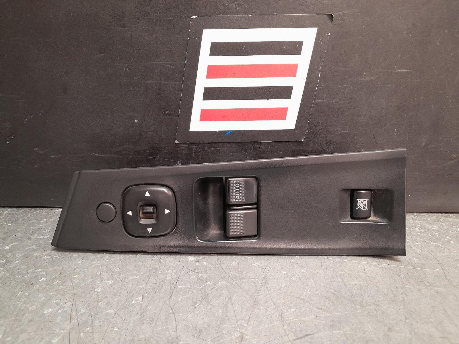 Used auto part listing image: 2018 MAZDA BT50 PWR DR WIND SWITCH RH FRONT (MASTER SWITCH), 2DR TYPE, UR, 06/15-06/20 0000374923