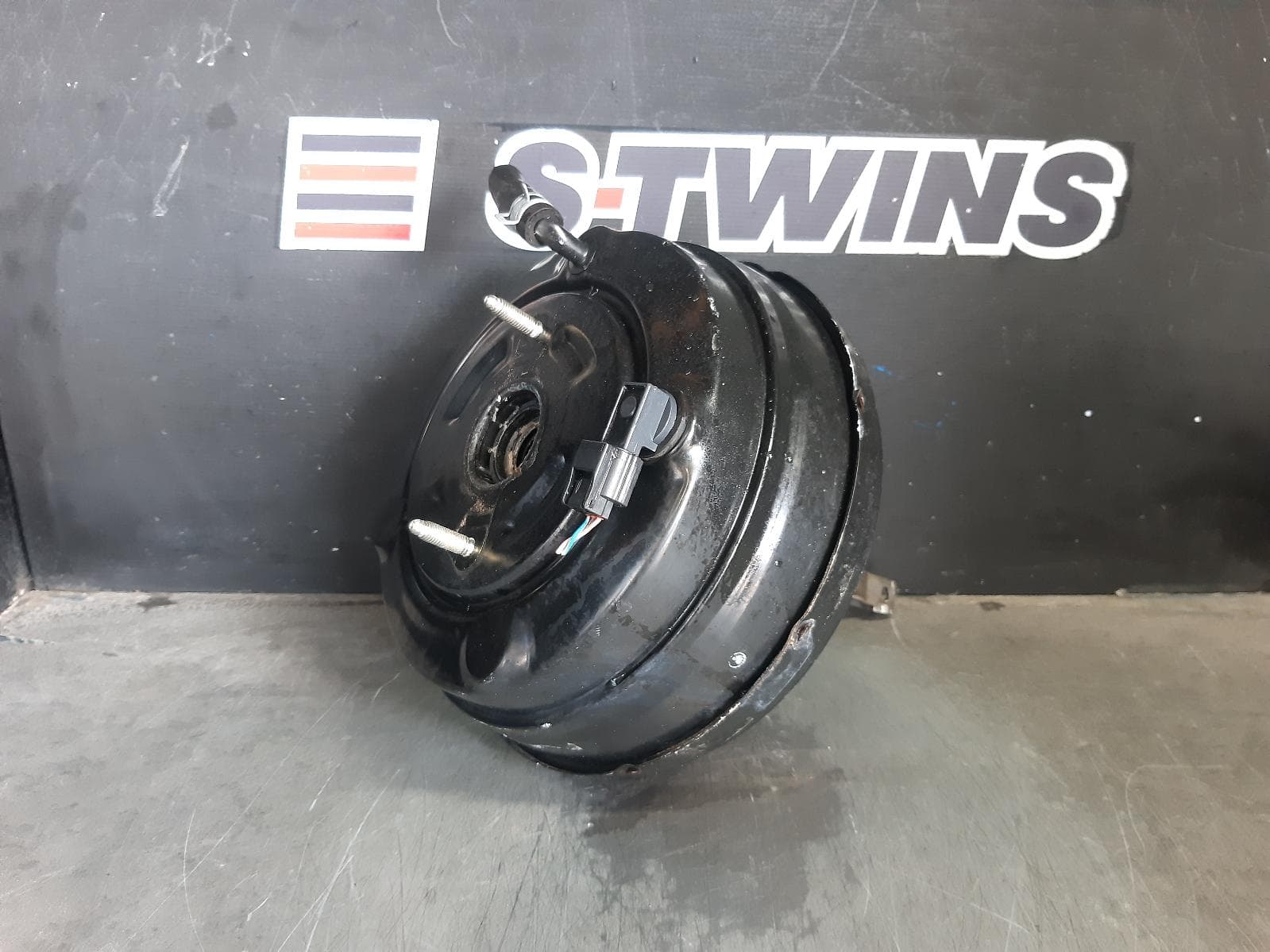 Used auto part listing image: 2013 SUBARU XV BRAKE BOOSTER PETROL, 2.0, FB20, AUTO/ MANUAL T/M, G4X, P/N 26402FJ020, 08/11-10/14 0000372881