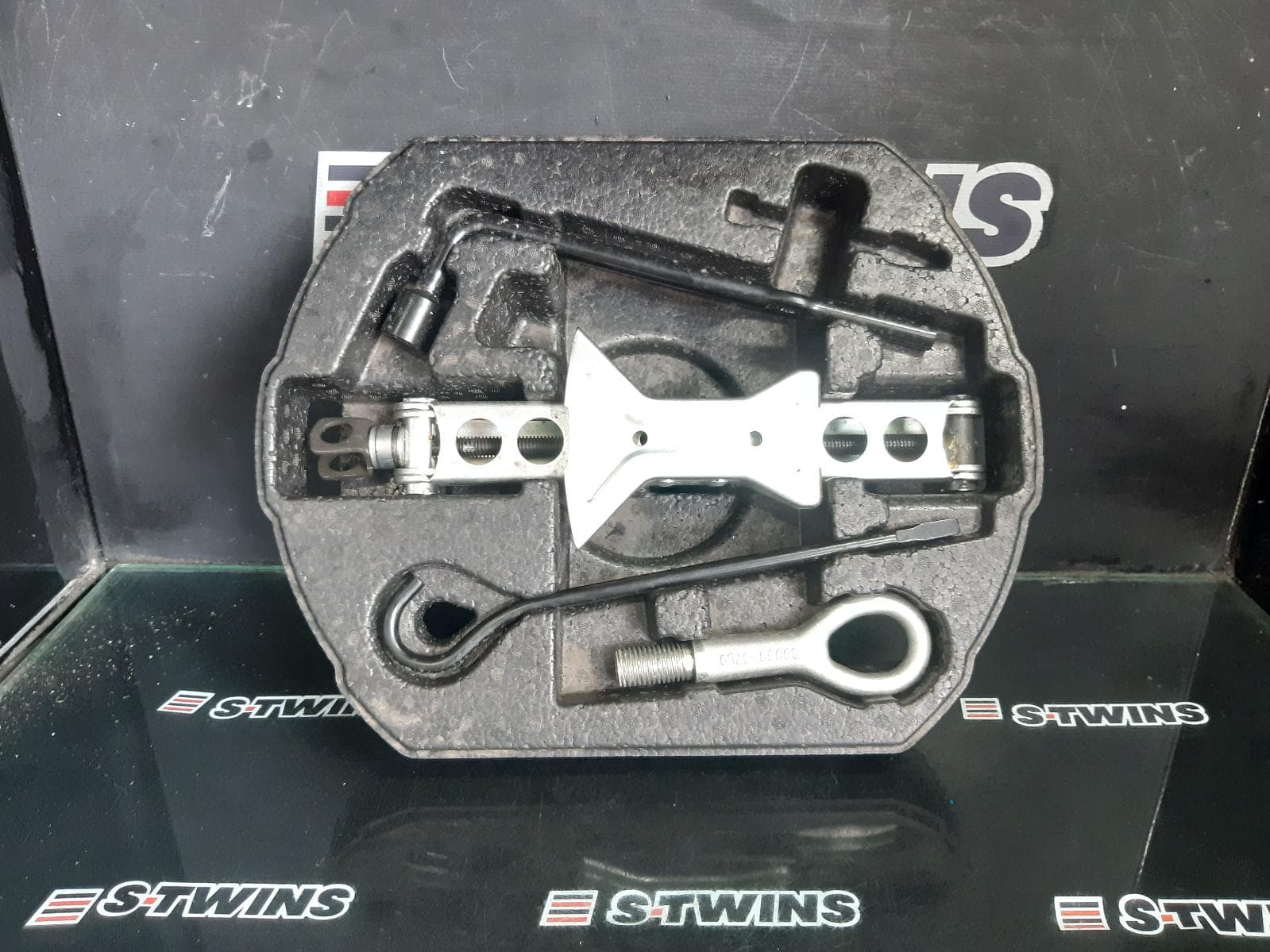 Used auto part listing image: 2016 SUZUKI VITARA JACK TOOL KIT VITARA, LY (VIN TSM), 06/15- 0000373357