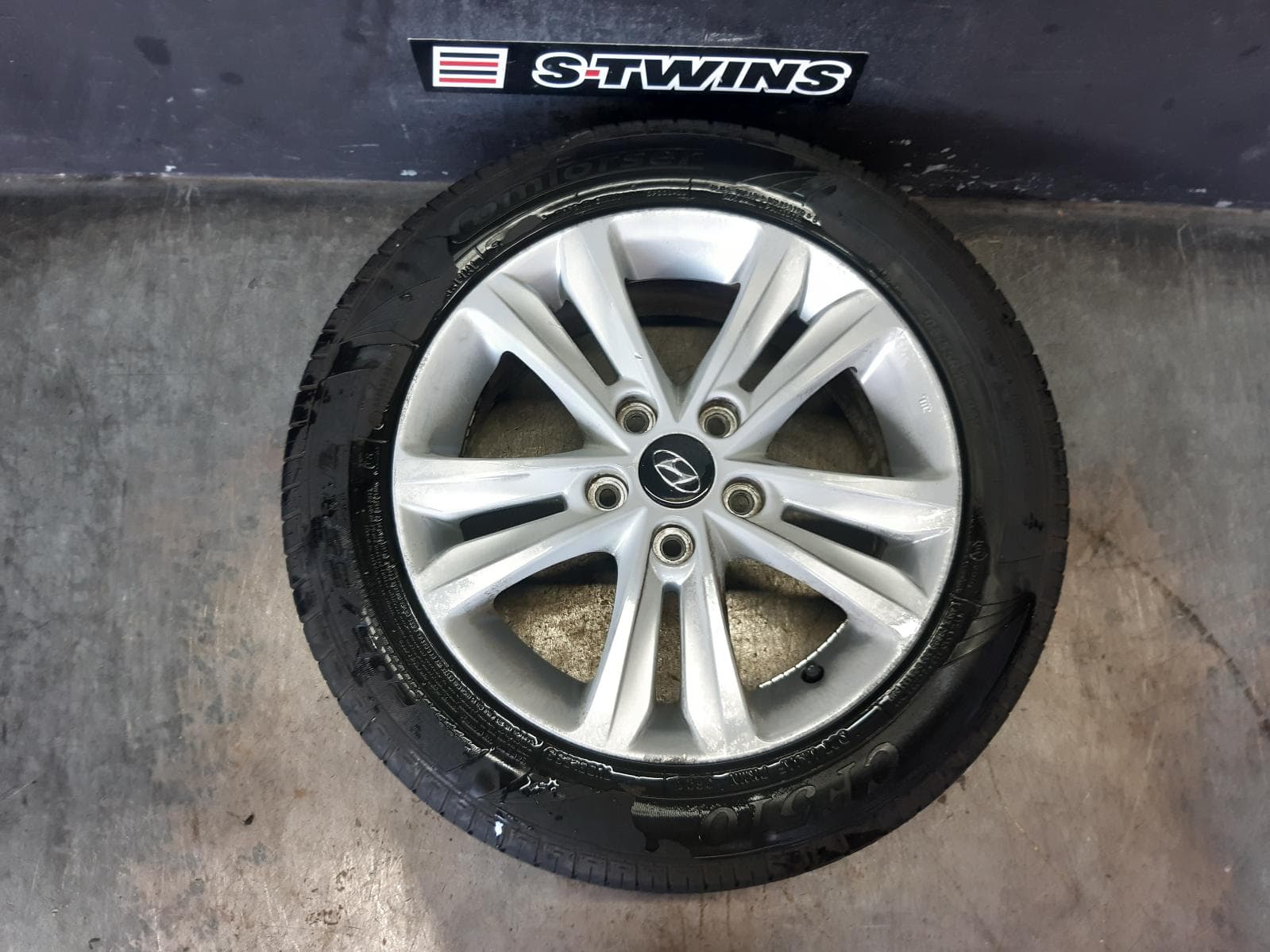Used auto part listing image: 2010 HYUNDAI I30 WHEEL MAG FACTORY, 16X6IN, SILVER, FD, 09/07-04/12 0000374884