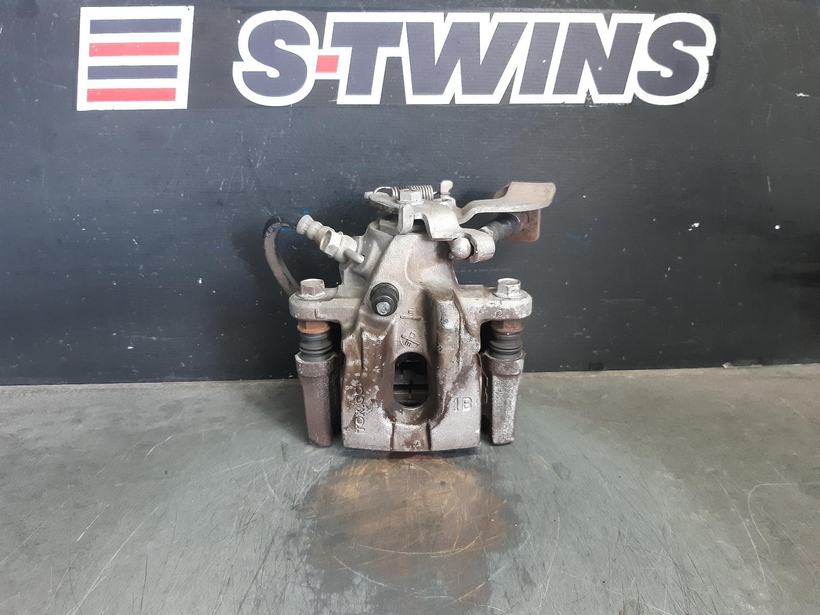 Used auto part listing image: 2011 TOYOTA COROLLA CALIPER LH REAR, ZRE152/153R, HATCH/SEDAN, 03/07-12/13 0000374977