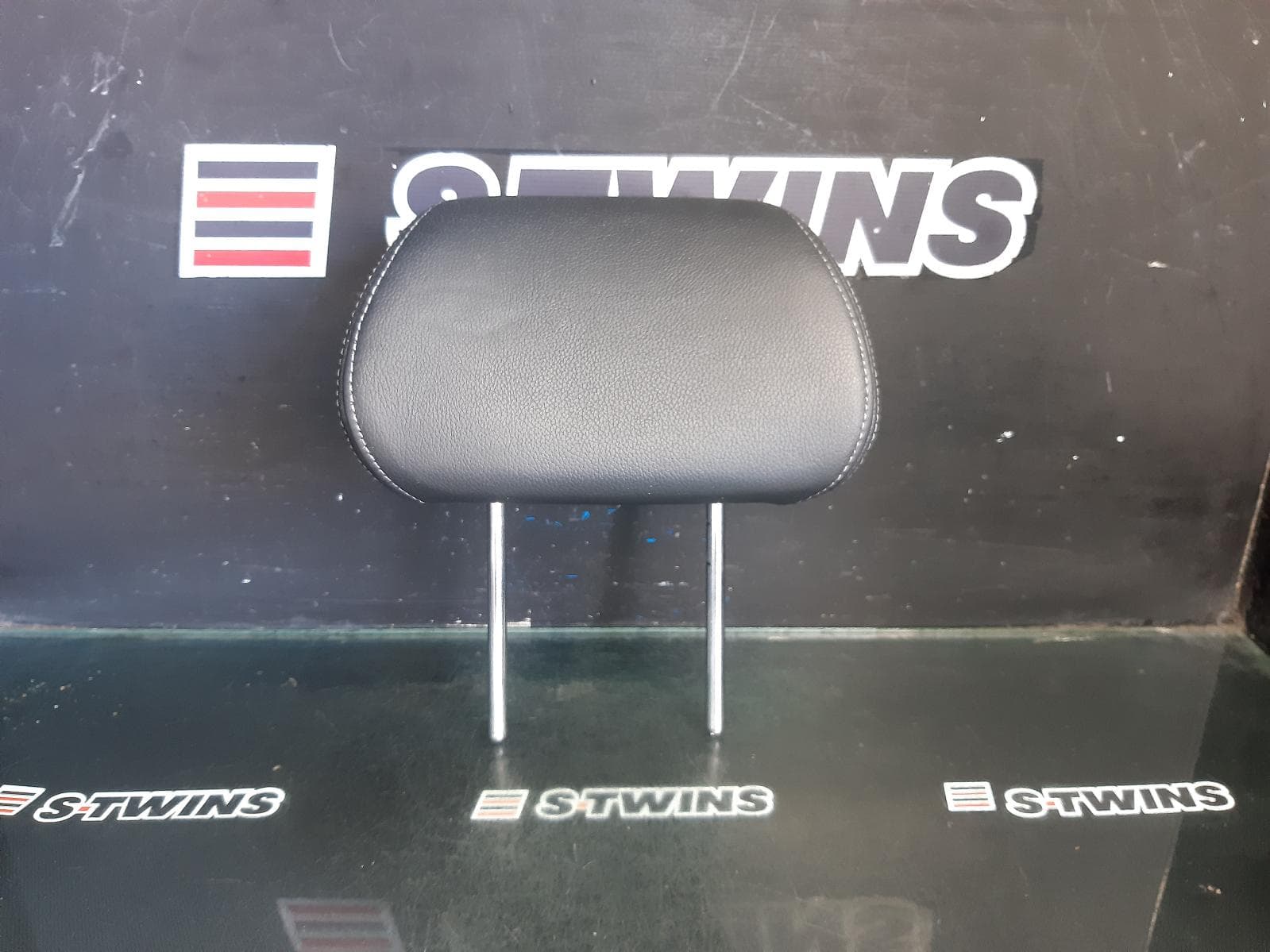 Used auto part listing image: 2013 HYUNDAI I30 HEADREST LH REAR, LEATHER, GD, 05/12-02/17 0000375430