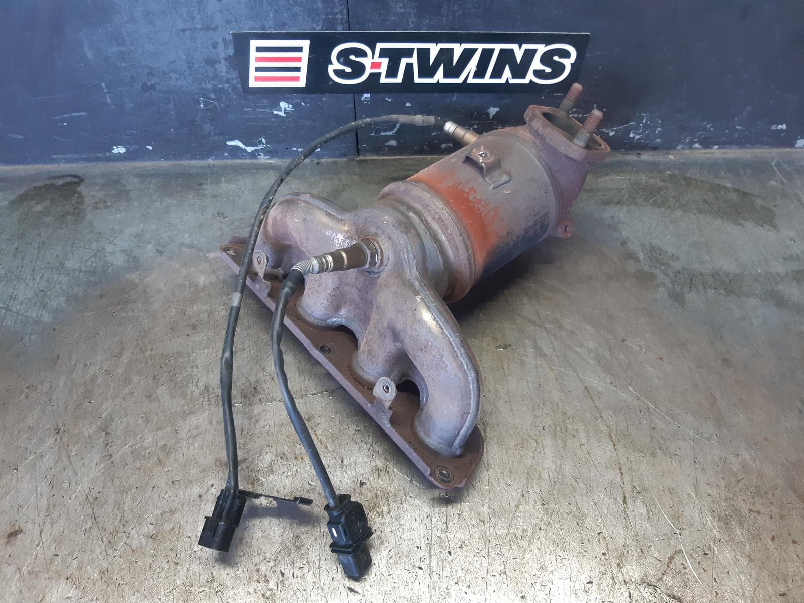 Used auto part listing image: 2018 HYUNDAI KONA CATALYTIC CONVERTER MANIFOLD-CAT TYPE, 2.0, PETROL, G4NH, OS, 09/17-10/20 0000375124