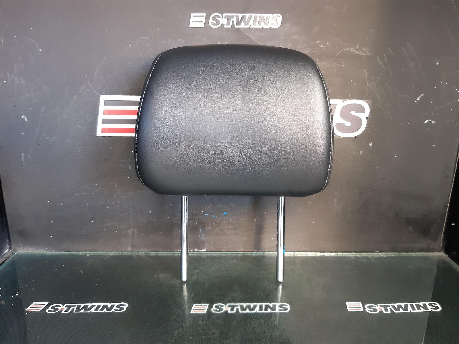 Used auto part listing image: 2015 NISSAN PATHFINDER HEADREST LH FRONT, LEATHER, R52, 06/13-04/21 0000342573
