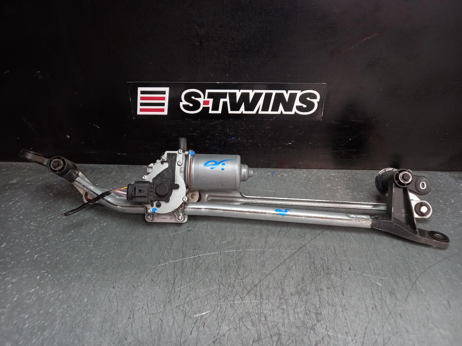 Used auto part listing image: 2015 LAND ROVER RANGE ROVER EVOQUE WIPER MOTOR FRONT, L538, 11/11-01/19 0000373390