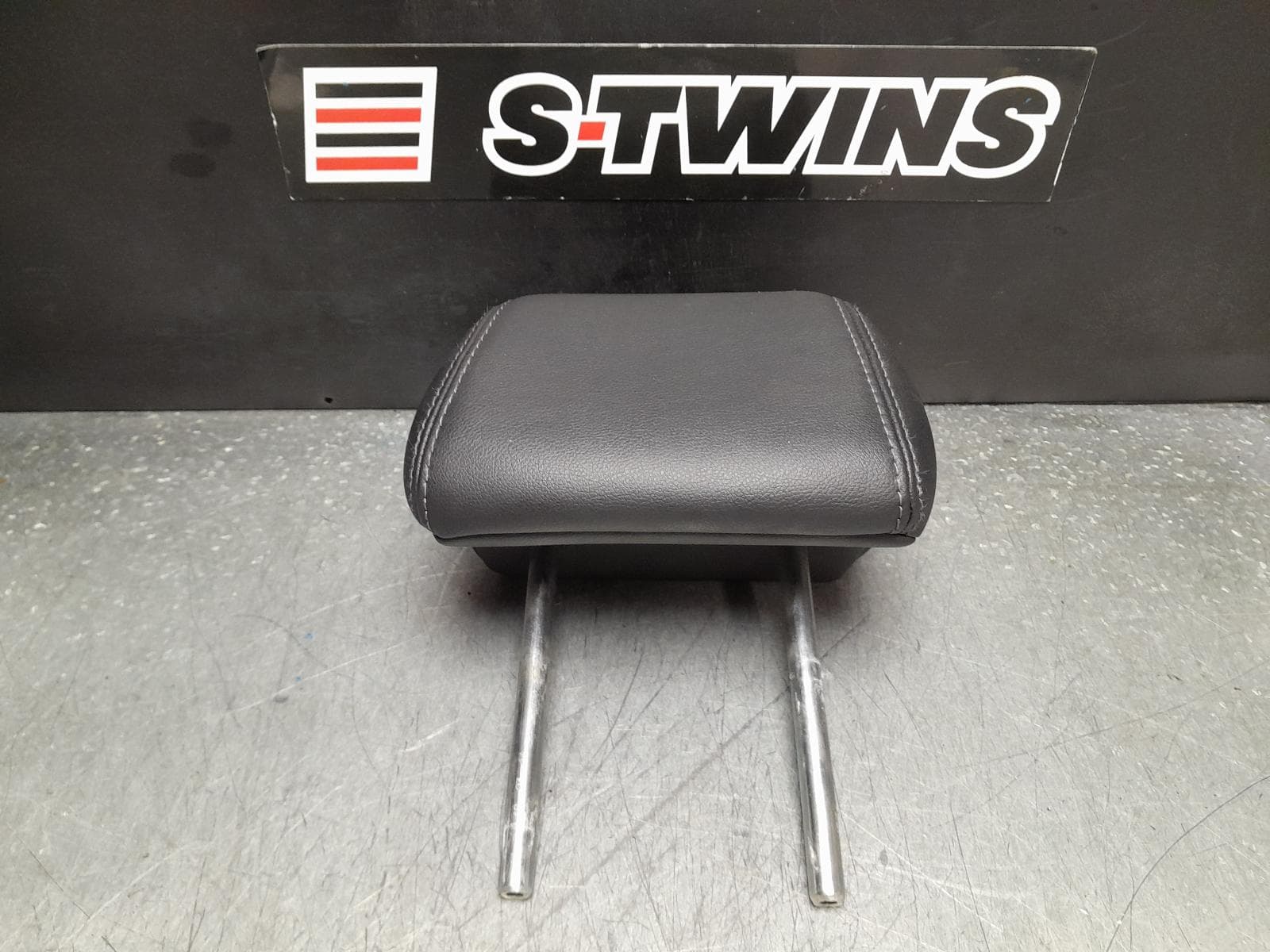 Used auto part listing image: 2014 NISSAN QASHQAI HEADREST J11, LH REAR, LEATHER, 12/13-07/21 0000373793