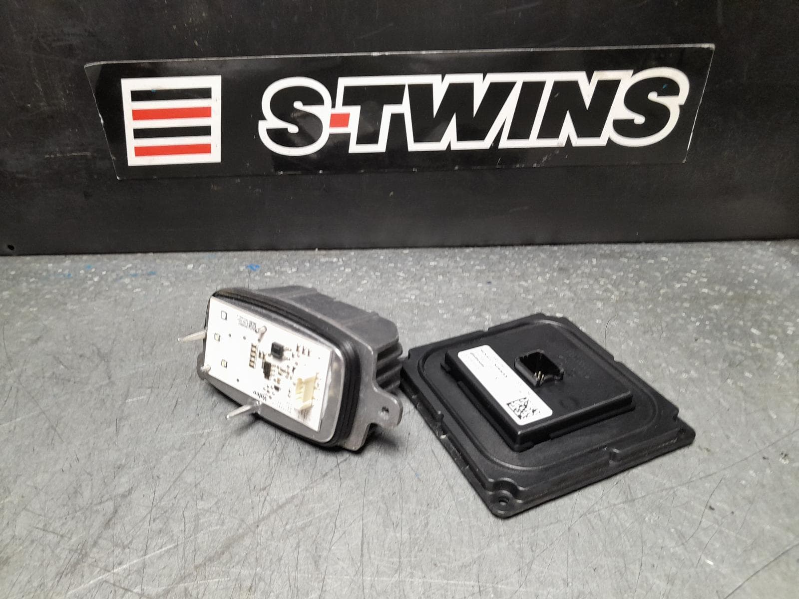 Used auto part listing image: 2016 RENAULT MEGANE HEADLAMP BALLAST GEN 4, 06/16-02/20 0000373977