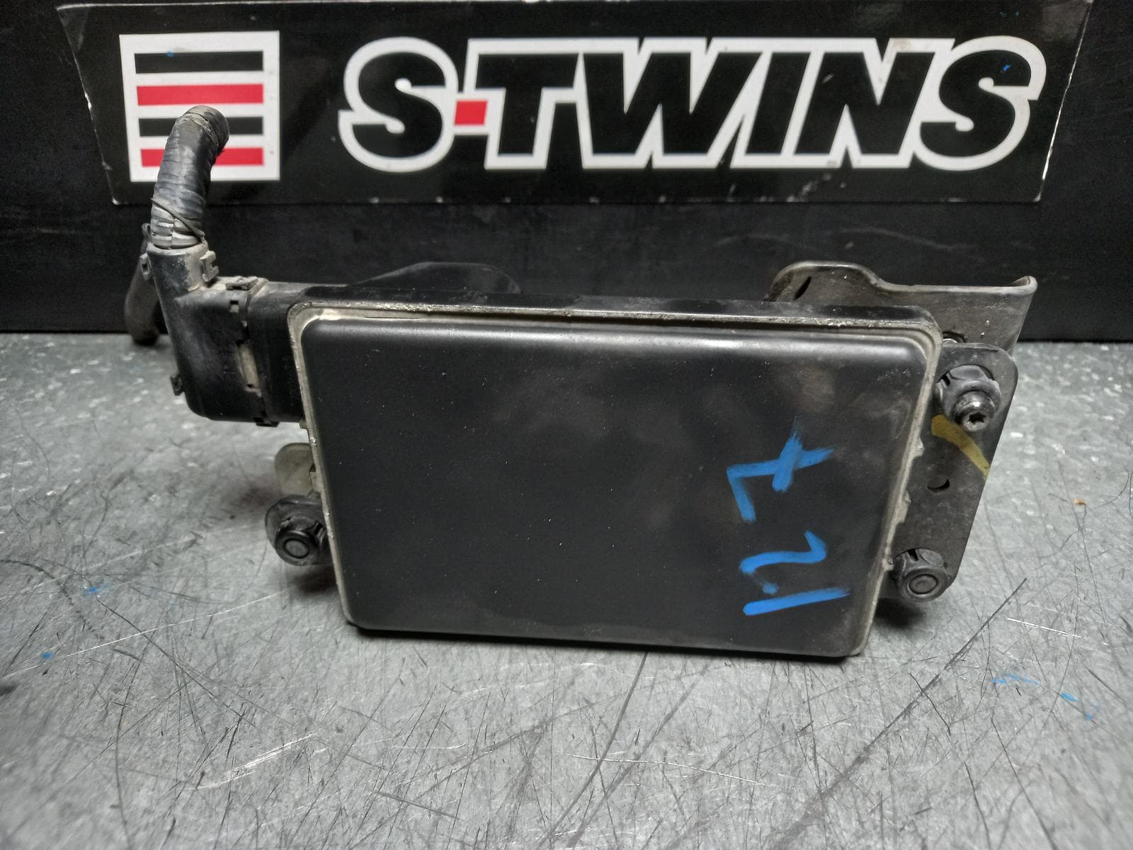 Used auto part listing image: 2016 HYUNDAI TUCSON REVERSE CAMERA FRONT RADAR SENSOR (BUMPER MOUNTED), TL, 06/15-01/21 0000374228