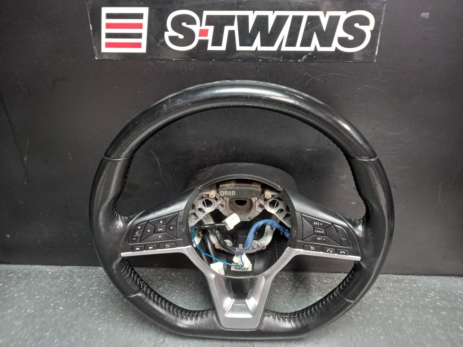 Used auto part listing image: 2018 NISSAN XTRAIL STEERING WHEEL LEATHER, T32, 02/17-07/22 0000374565
