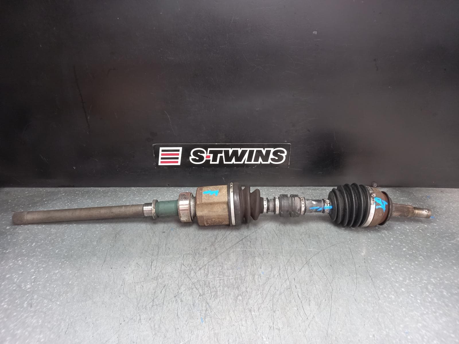 Used auto part listing image: 2018 NISSAN XTRAIL RIGHT DRIVESHAFT FRONT, AUTO T/M, DIESEL, 2.0, AWD, T32, 02/17-07/22 0000374569