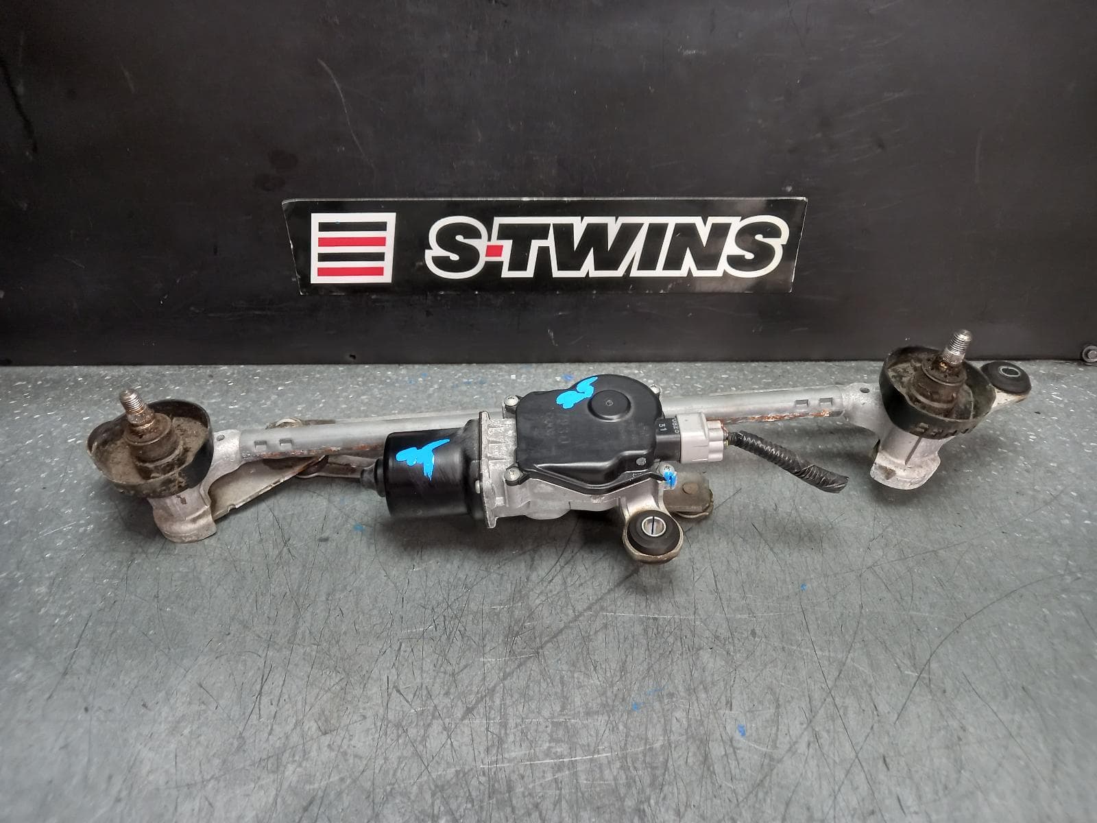 Used auto part listing image: 2018 NISSAN XTRAIL WIPER MOTOR FRONT, T32, 02/14-07/22 0000374577
