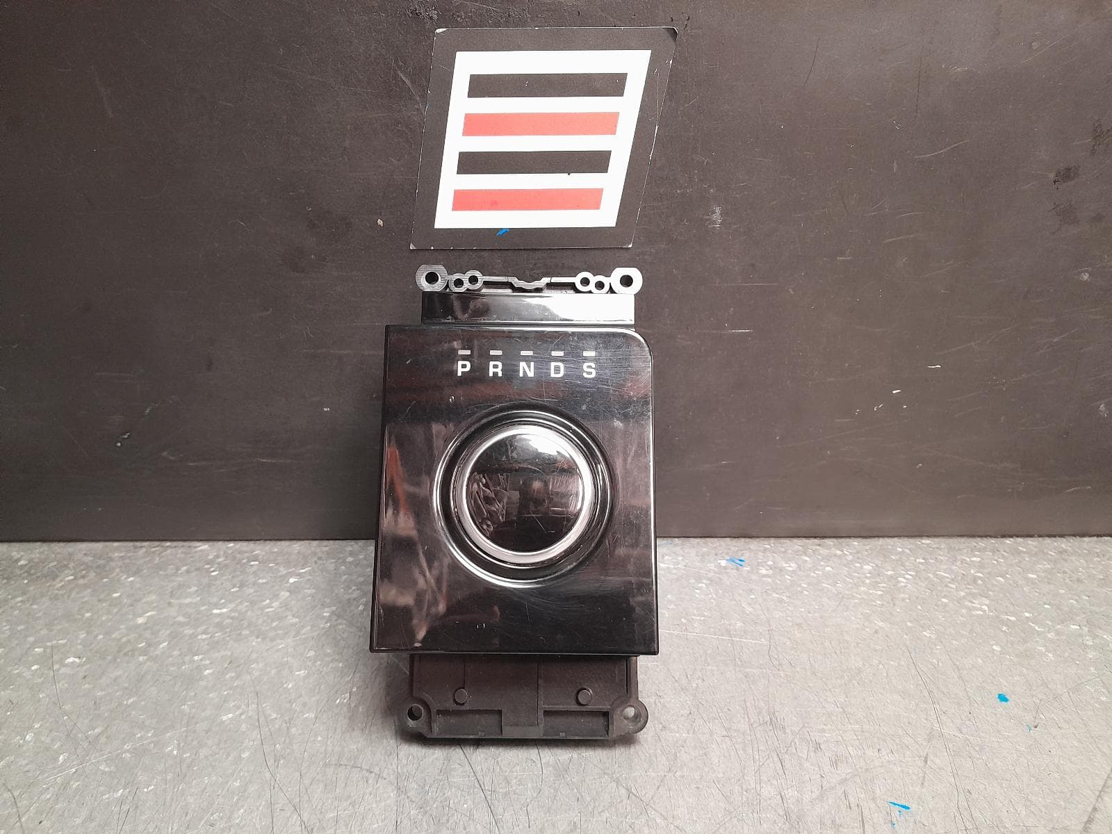 Used auto part listing image: 2018 LAND ROVER RANGEROVER VELAR GEAR STICK SHIFTER L560, 05/17- 0000374734