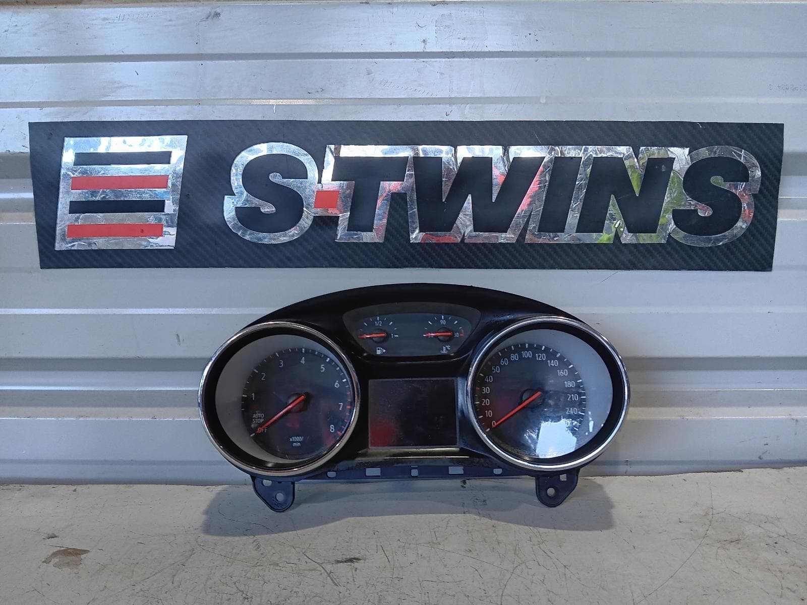 Used auto part listing image: 2019 HOLDEN ASTRA INSTRUMENTCLUSTER PETROL, AUTO T/M, BK, HATCH/WAGON, 09/16- 0000370536