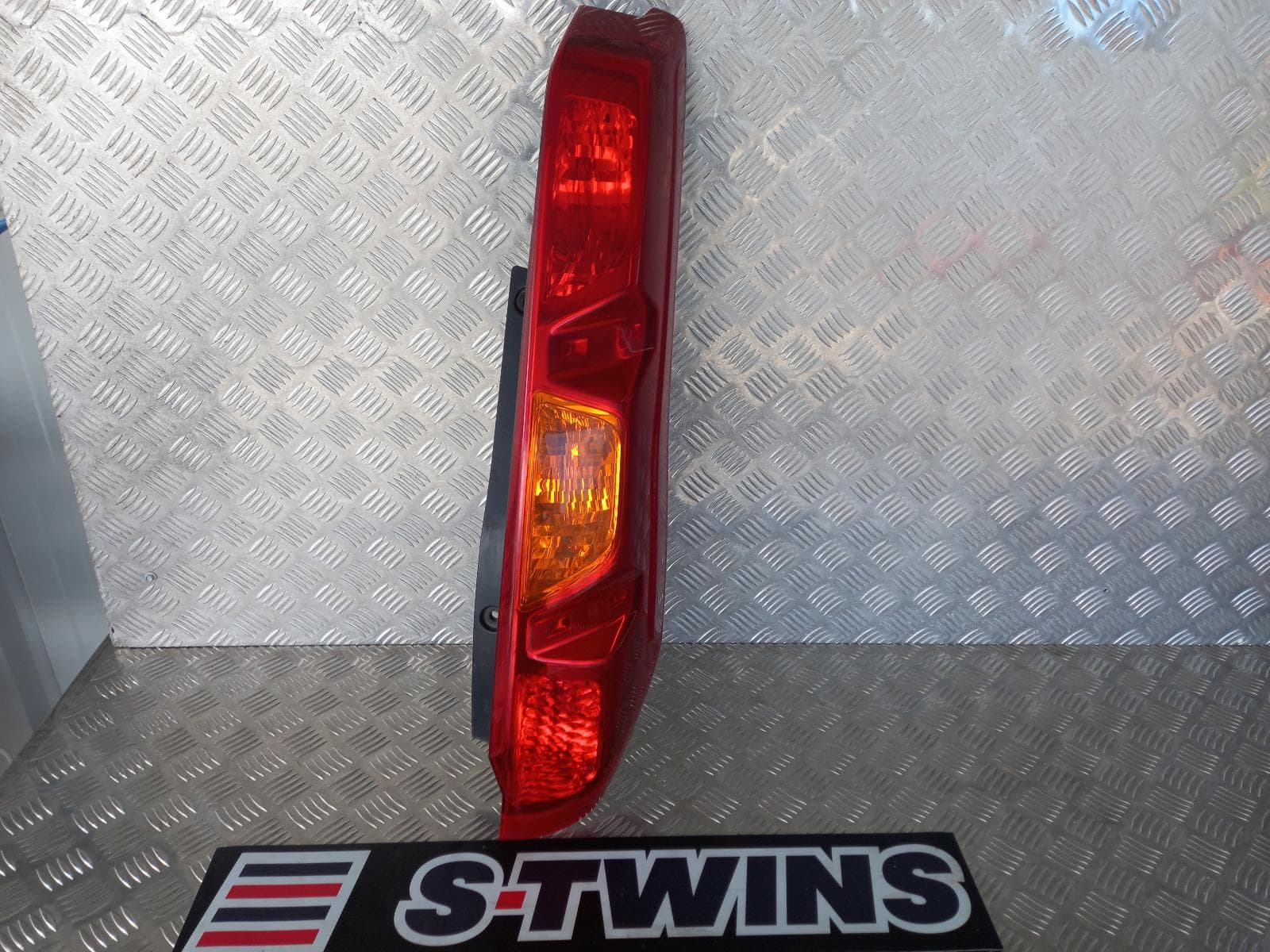 Used auto part listing image: 2009 NISSAN XTRAIL RIGHT TAILLIGHT T31, IN BODY, NON LED TYPE, 09/07-06/10 0000138115