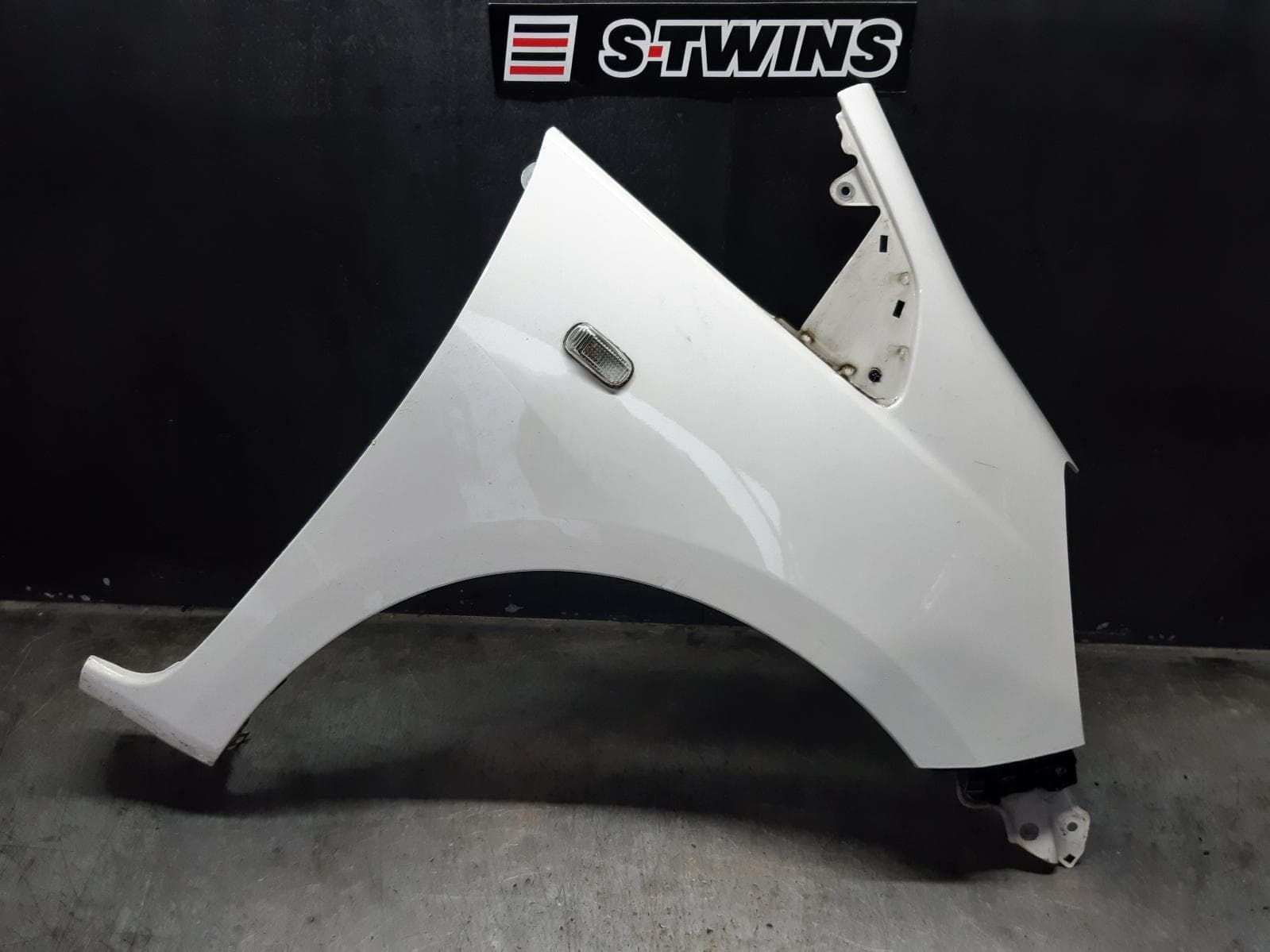 Used auto part listing image: 2010 HONDA JAZZ RIGHT GUARD GE, W/ INDICATOR TYPE, 09/08-04/11 0000352668
