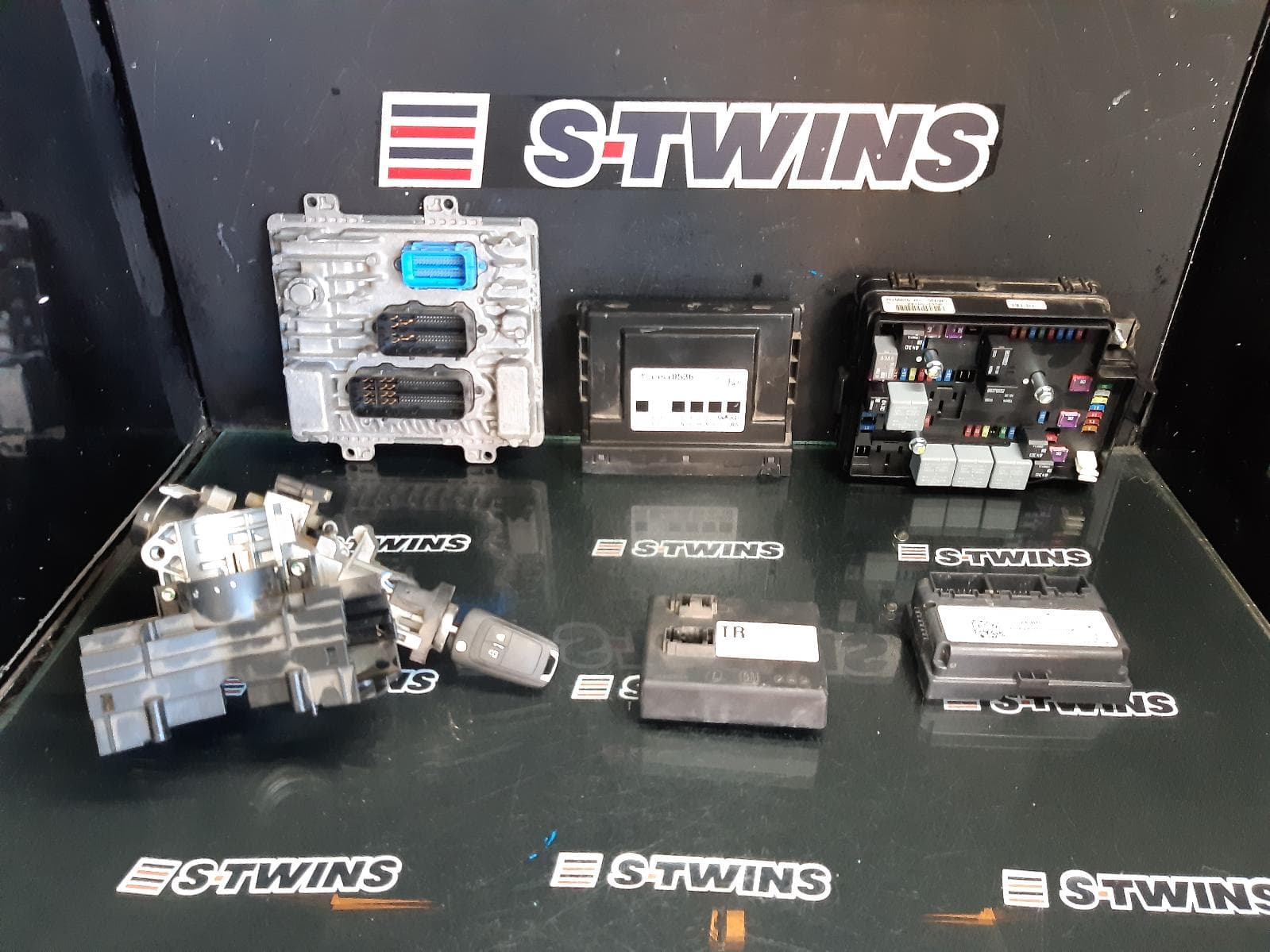 Used auto part listing image: 2017 HOLDEN COLORADO ENGINE ECU, 2.8, DIESEL, P/N 55491997, SEC SET (ECU/IMM/READER/KEY), RG, 07/16-12/20 0000337714