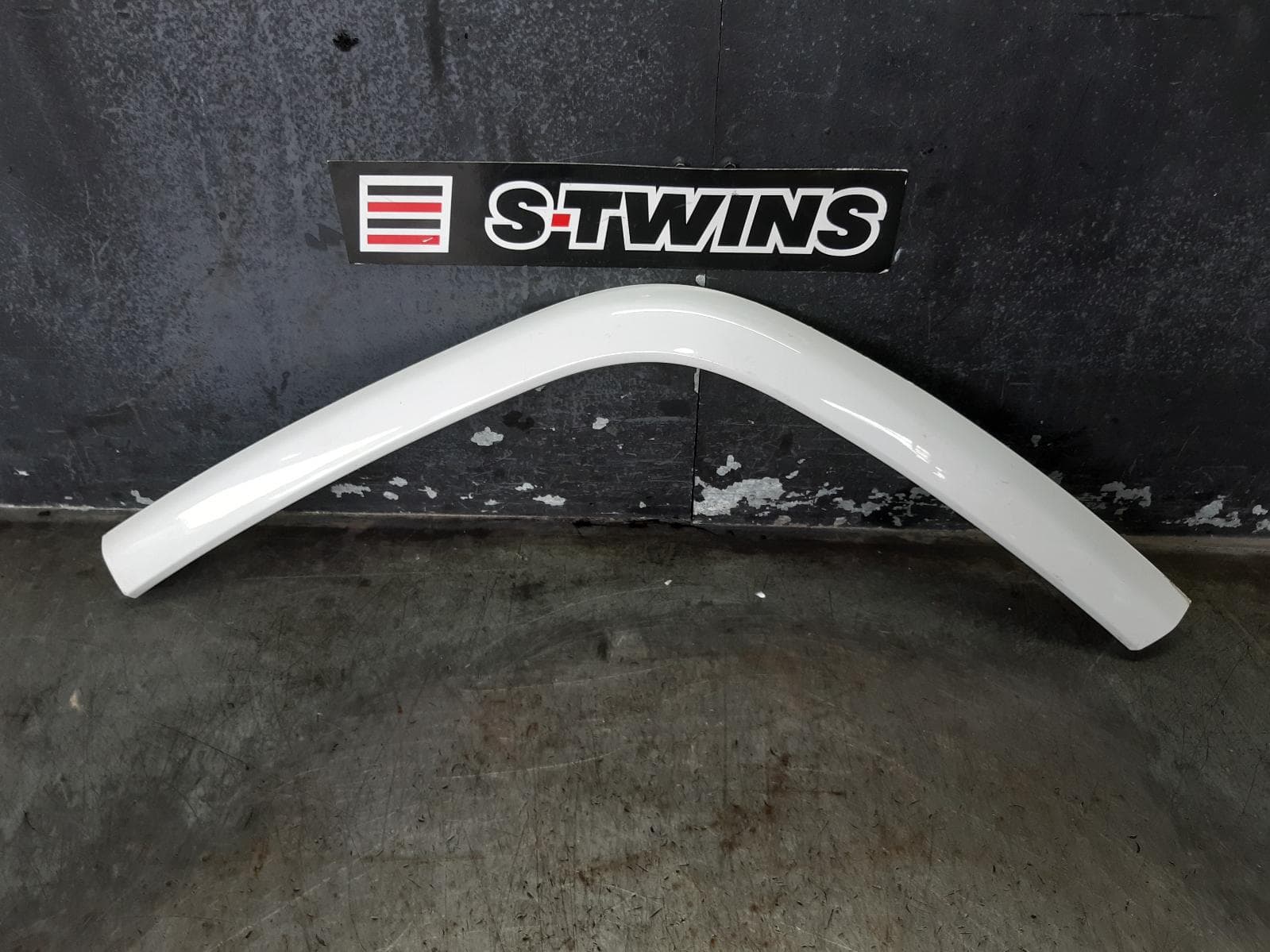 Used auto part listing image: 2015 JEEP GRANDCHEROKEE WHEEL ARCH FLARE LH REAR (ON DOOR), PAINTED, WK, 10/10-02/22 0000293550