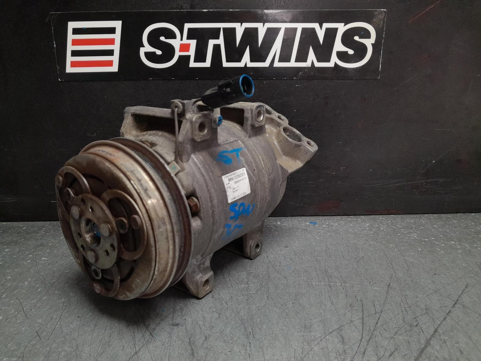 Used auto part listing image: 2014 MITSUBISHI TRITON A C COMPRESSOR ML-MN, 2.5, 4D56, DIESEL, 01/08-04/15 0000372050