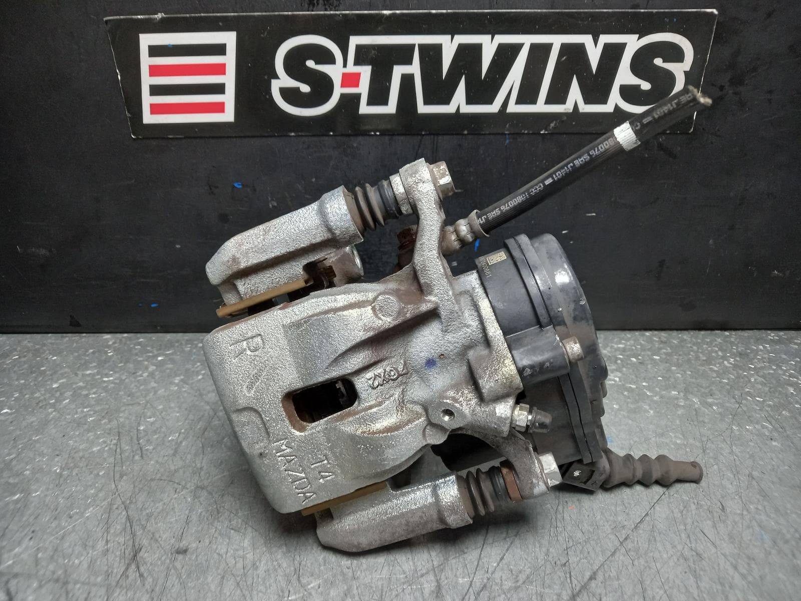 Used auto part listing image: 2017 MAZDA CX5 CALIPER RH REAR, KF, 02/17- (AUS ONLY) 0000375900