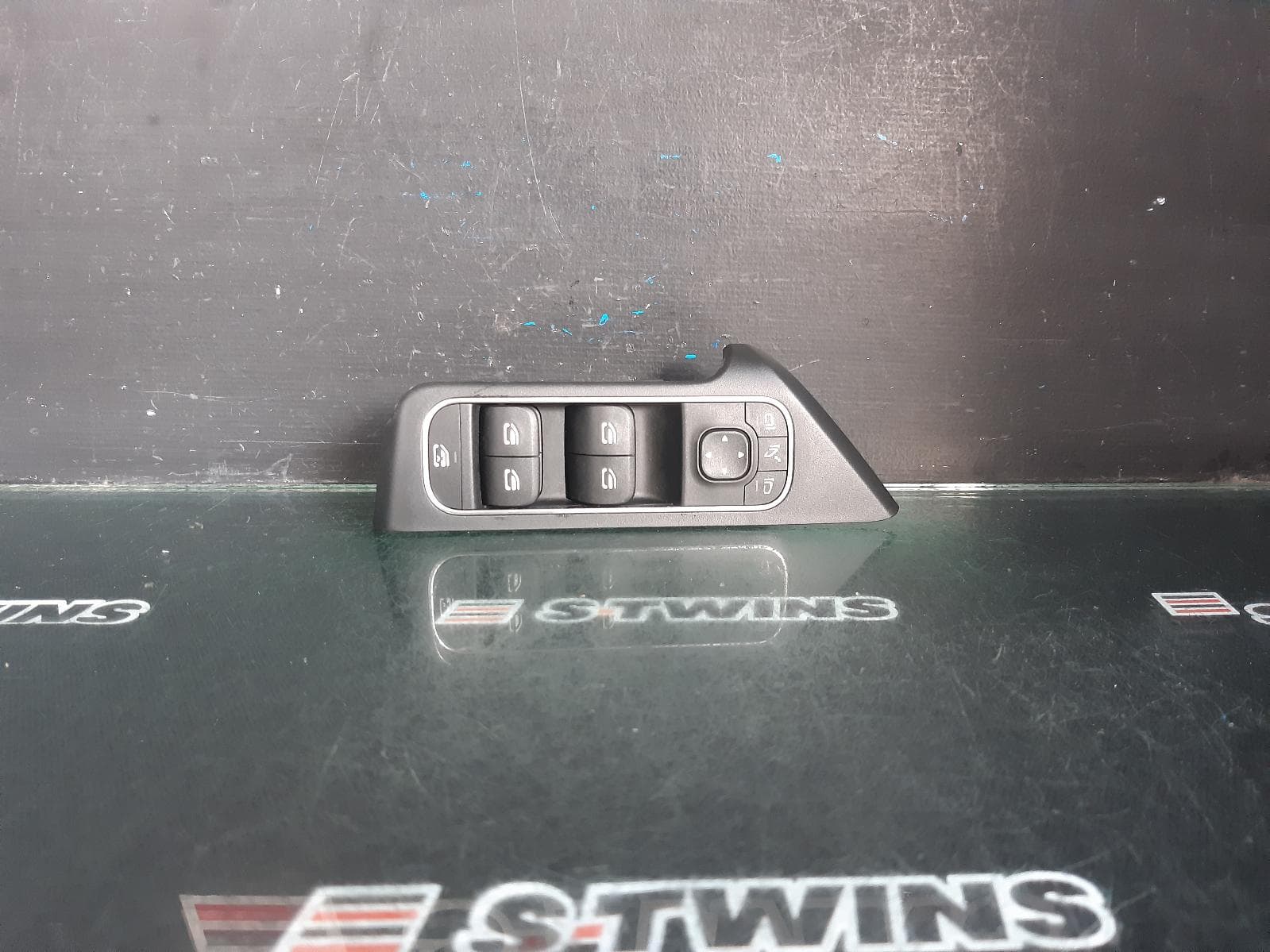Used auto part listing image: 2021 MERCEDES GLB CLASS PWR DR WIND SWITCH X247, RH FRONT (MASTER SWITCH), 12/19- 0000376678