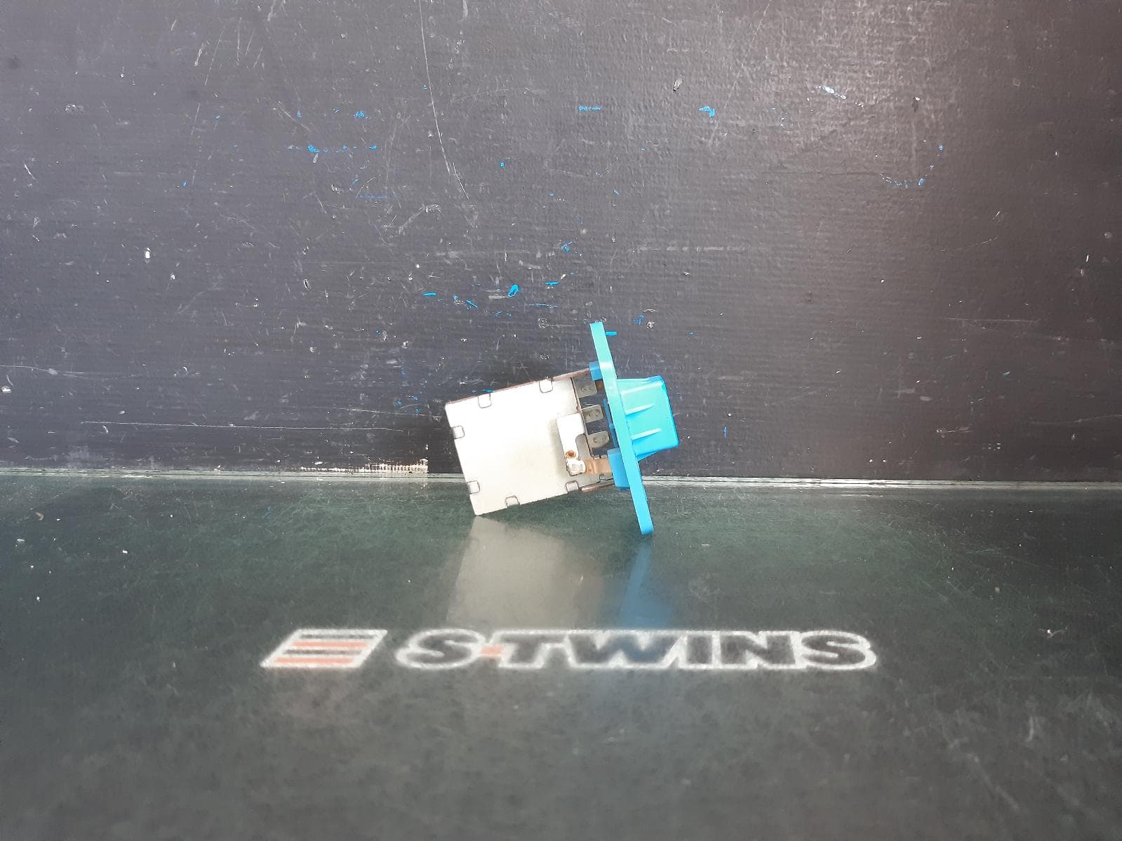 Used auto part listing image: 2019 KIA RIO FAN SPEED RESISTOR YB, NON CLIMATE CONTROL TYPE, 12/16-06/23 0000375725