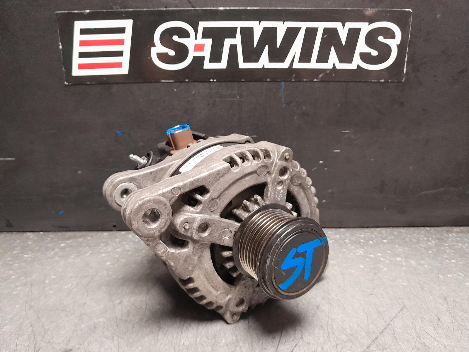 Used auto part listing image: 2012 TOYOTA RAV4 ALTERNATOR PETROL, 3.5, 2GR-FE, ACA33, 11/05-11/12 0000376250