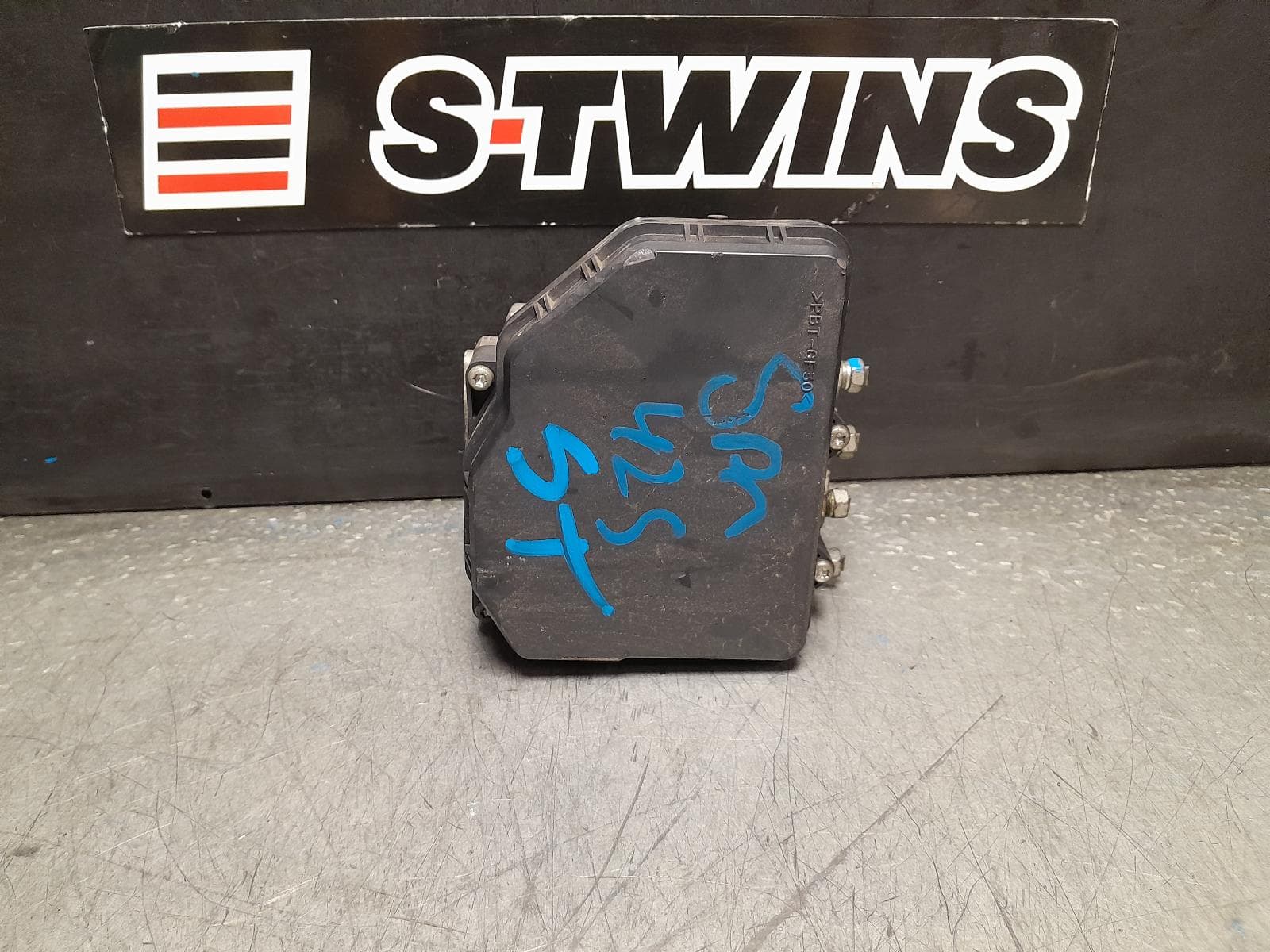 Used auto part listing image: 2012 TOYOTA RAV4 ABS PUMP MODULATOR ACA33/ACA38, P/N 4405042351, 11/05-11/12 0000376253