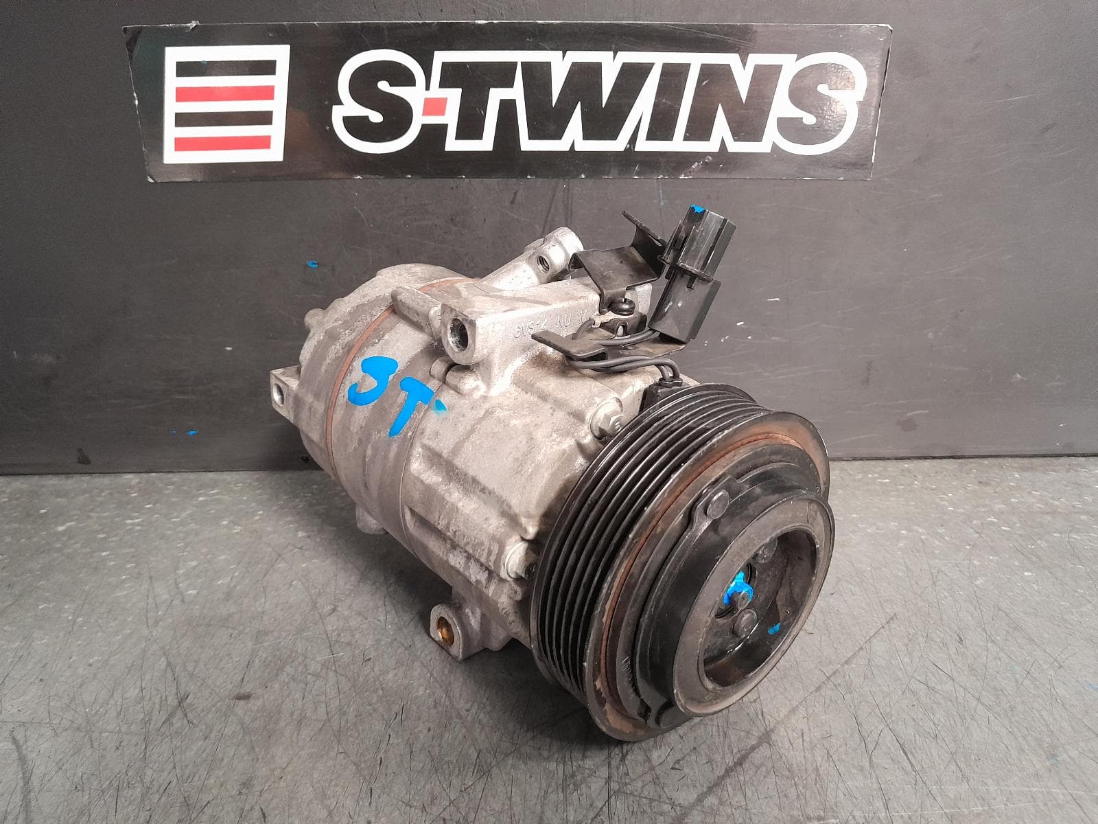 Used auto part listing image: 2015 HYUNDAI I30 A C COMPRESSOR GD, 1.8/2.0, G4NB/G4NC, PETROL, (S. KOREA VIN KMHD), W/ CLIMATE TYPE, GD, 03/12-02/17 0000375802