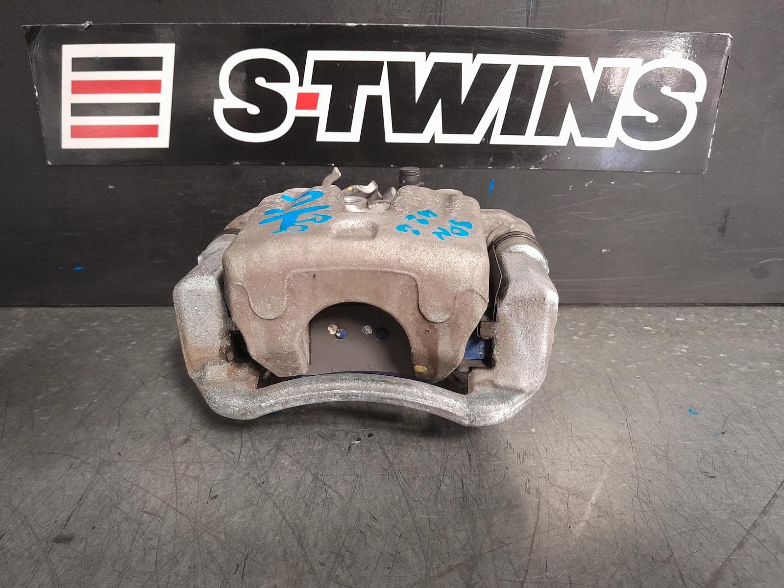 Used auto part listing image: 2015 HYUNDAI I30 CALIPER RH REAR, GD (S. KOREA-VIN KMHD), CABLE HAND BRAKE TYPE, 03/12-02/17 0000375820
