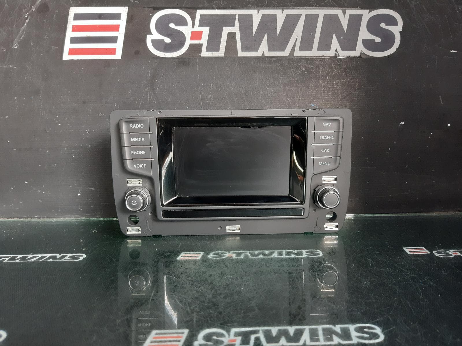 Used auto part listing image: 2014 VOLKSWAGEN GOLF DISPLAY SCREEN, 6.5IN, W/ SAT NAV TYPE, GEN 7, 11/12-03/17 0000376380