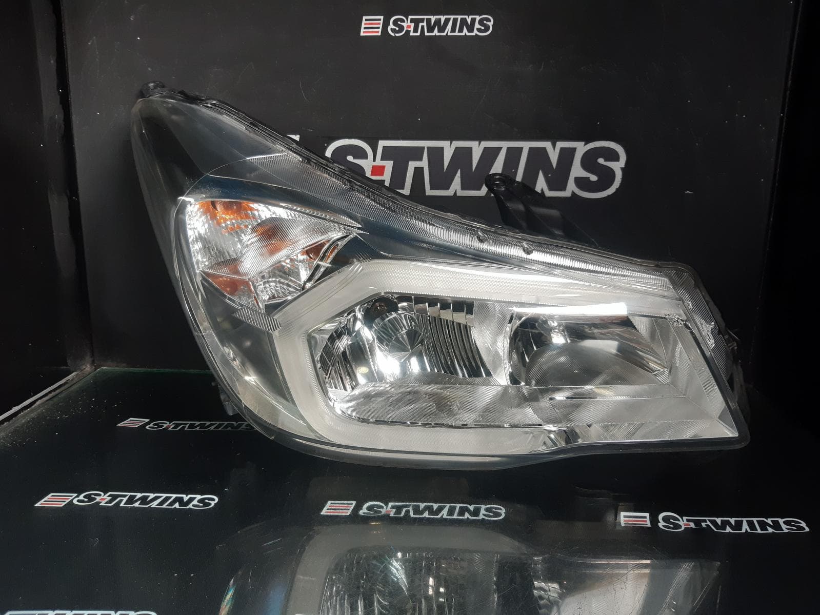 Used auto part listing image: 2013 SUBARU FORESTER RIGHT HEADLAMP SJ, XENON TYPE, CHROME INSERT, 12/12-01/16 0000376226