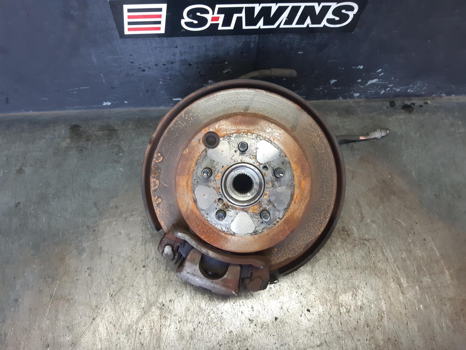 Used auto part listing image: 2013 SUBARU FORESTER LEFT REAR HUB ASSEMBLY SJ, 12/12-08/18 0000376448
